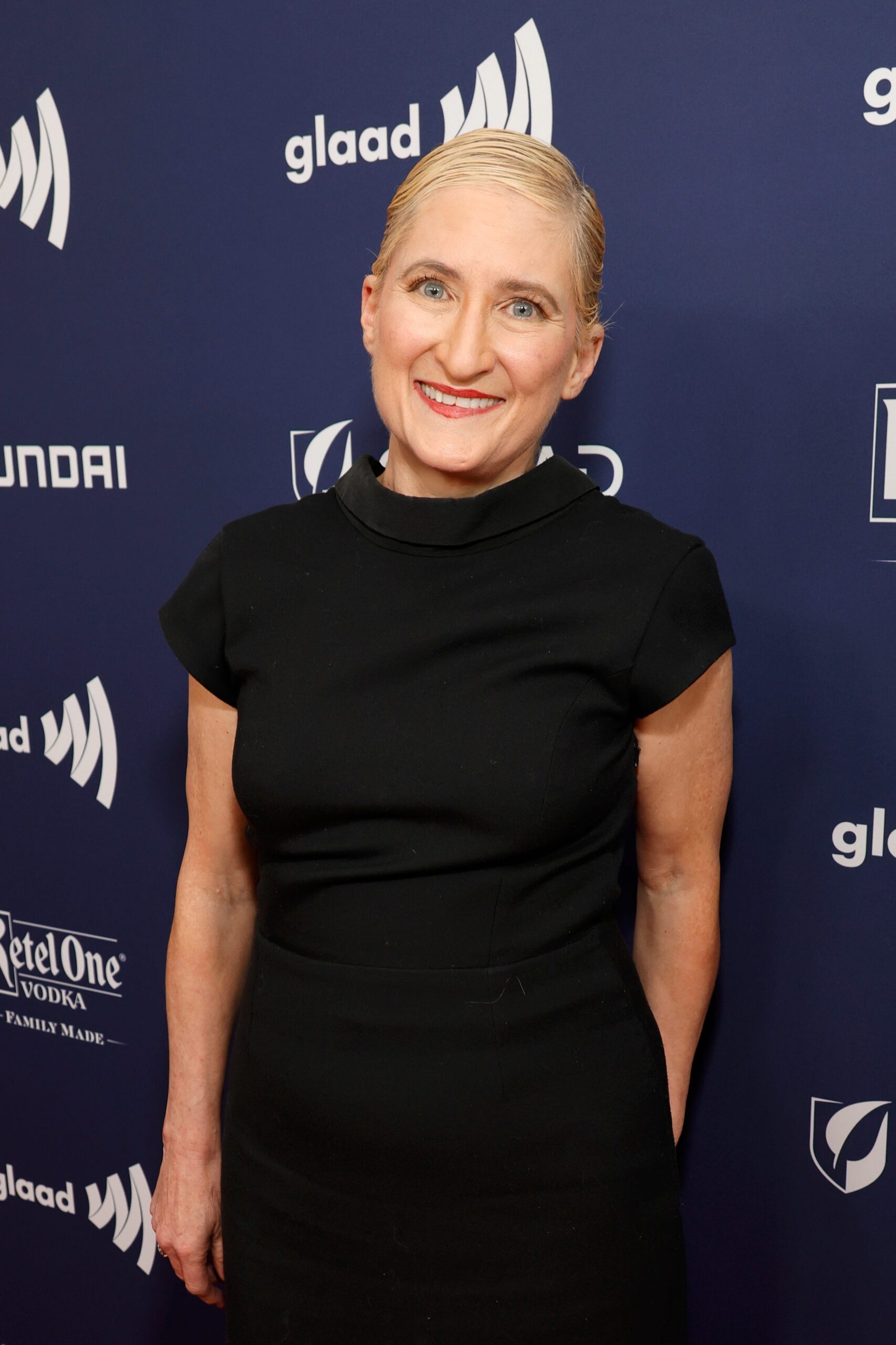 Jill Sobule, I Kissed A Girl, Supermodel, Clueless soundtrack, singer-songwriter, death, obituary, house fire, Woodbury, Minnesota, memorial service, Nostalgia Kills, LGBTQ issues, music career
