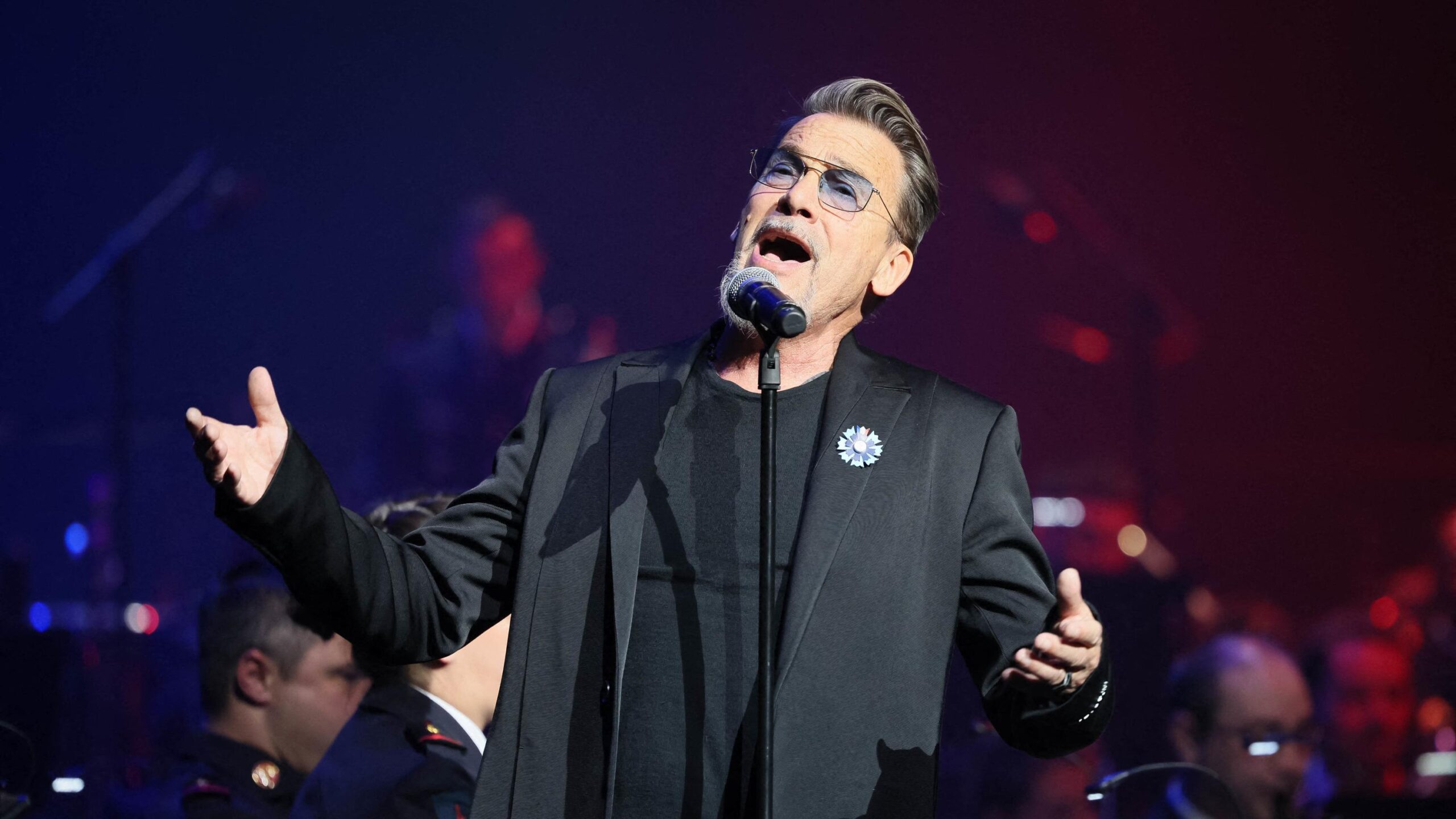 Florent Pagny, T'aimer encore, Vianney, new single, cancer, comeback, The Voice, Azucena, new album, 2026 tour, Olympia, French music, song lyrics, hope, love, resilience
