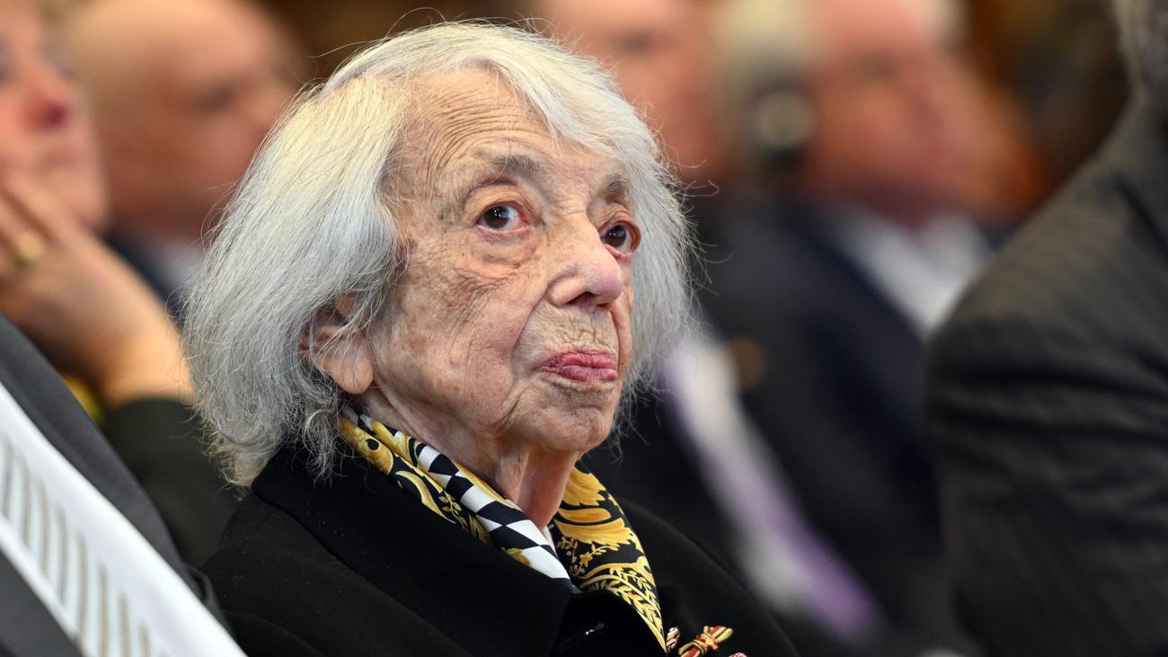 Margot Friedländer, Holocaust survivor, Großes Verdienstkreuz, Federal Cross of Merit, Frank-Walter Steinmeier, National Socialism, Theresienstadt, Berlin, Zeitzeugin, witness, Margot Friedländer Stiftung, award, honorary citizen, Germany, German award

