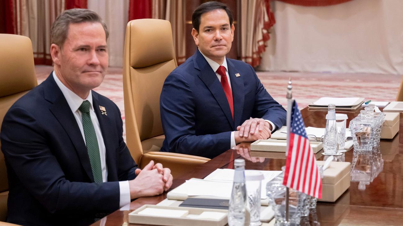 Donald Trump, Mike Waltz, Marco Rubio, National Security Advisor, UN Ambassador, Signal App, Jeffrey Goldberg, The Atlantic, Russia, Ukraine, Volodymyr Zelenskyj, JD Vance, White House, US Foreign Policy, Cabinet Reshuffle, Political Scandal, US Politics
