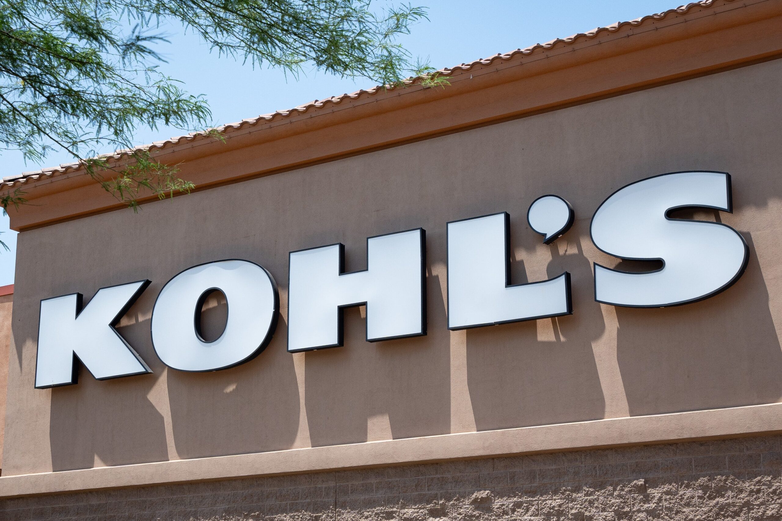 Kohls, CEO, Ashley Buchanan, Michael Bender, Wisconsin, retail, department store, termination, conflict of interest, vendor transactions, sales decline, profit decline, Fortune 500, Tom Kingsbury, Eyemart Express, Walmart, leadership change, corporate governance
