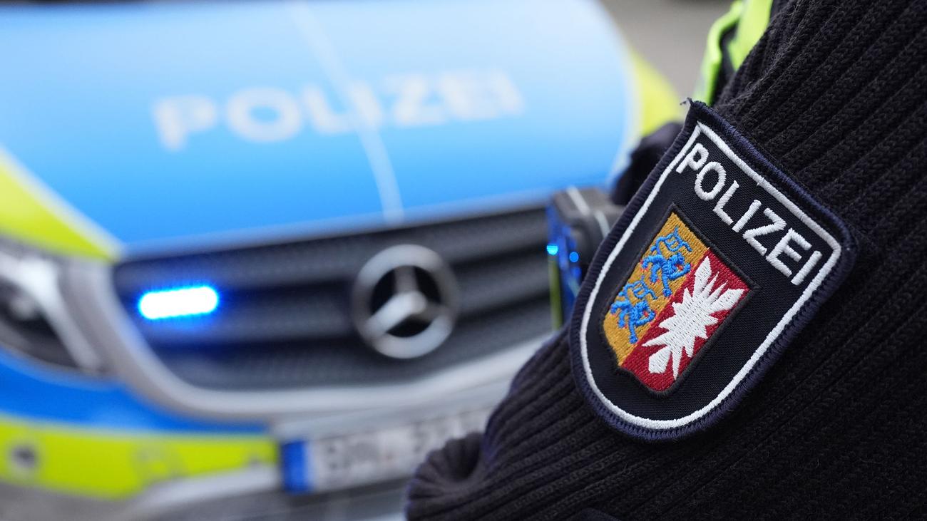 Motorcycle accident, A7, Neumünster, fatal accident, car accident, motorcycle, car, rear-end collision, traffic accident, highway accident, Flensburg, road closure, police report, accident report, Mittelschutzplanke
