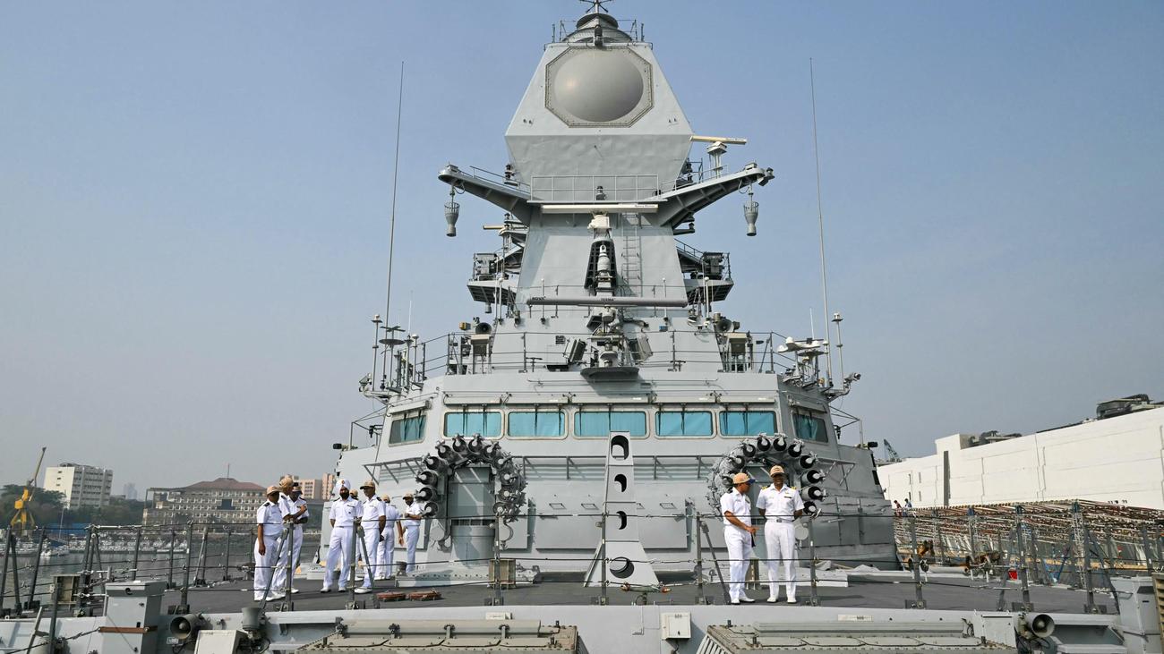 India, Pakistan, Arabian Sea, military exercises, tensions, Kashmir, terrorism, de-escalation, conflict, naval exercises, anti-ship missiles, exclusive economic zone, India Today, shooting exercises
