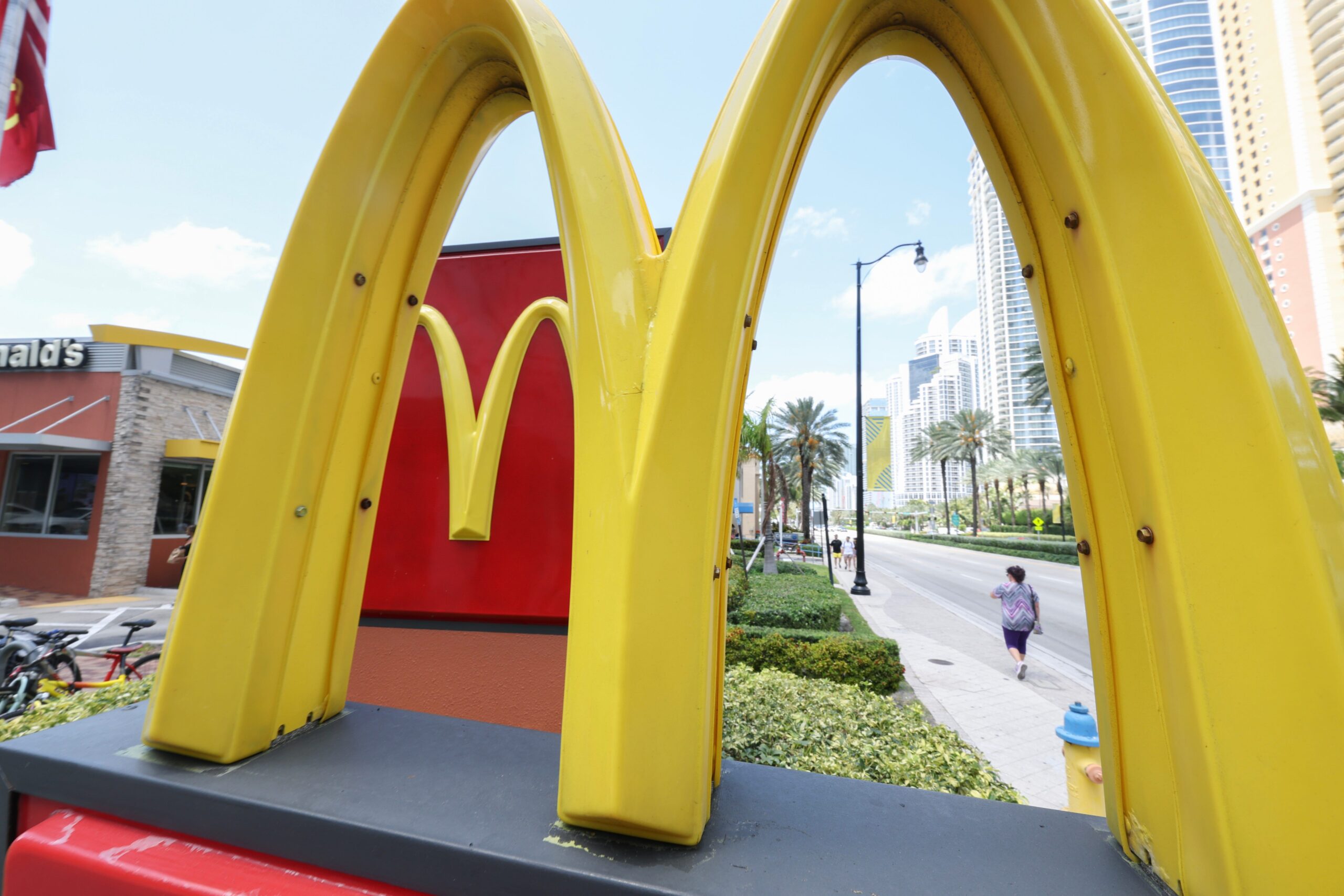McDonalds, fast food, sales decline, U.S. economy, tariffs, inflation, Chris Kempczinski, McValue menu, $5 Meal Deal, McCripsy Strips, Minecraft Movie, Taco Bell, Kentucky Fried Chicken, KFC, Yum! Brands, economic issues, consumer spending, fast food industry, same-store sales, revenue drop
