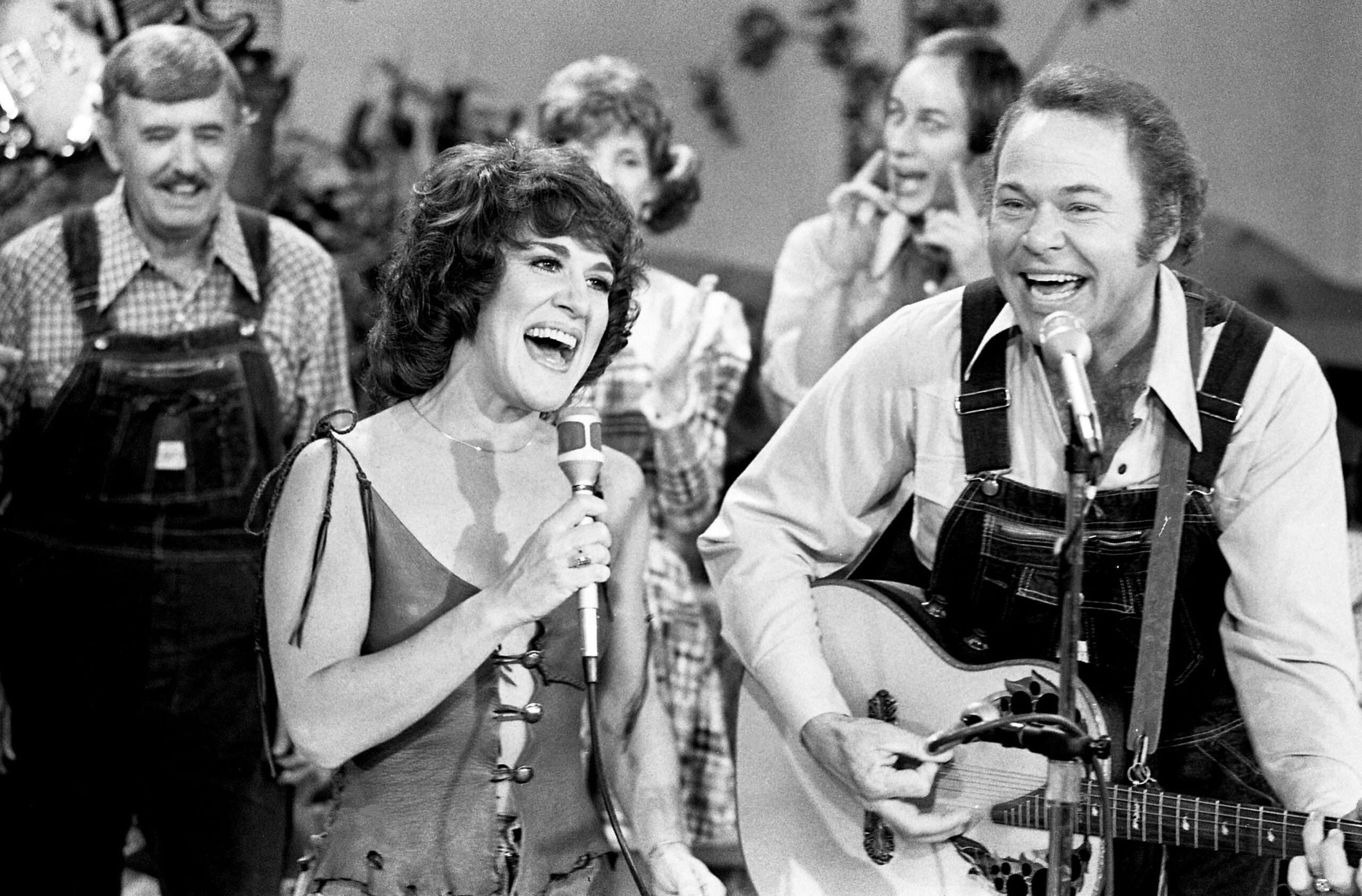 Ruth Buzzi, Laugh-In, obituary, Gladys Ormphby, comedian, actress, variety show, Kent Perkins, Alzheimer's disease, death, news, entertainment, Golden Globe, Emmy nominations, The Gary Moore Show, The Entertainers, The Steve Allen Comedy Hour, Sesame Street
