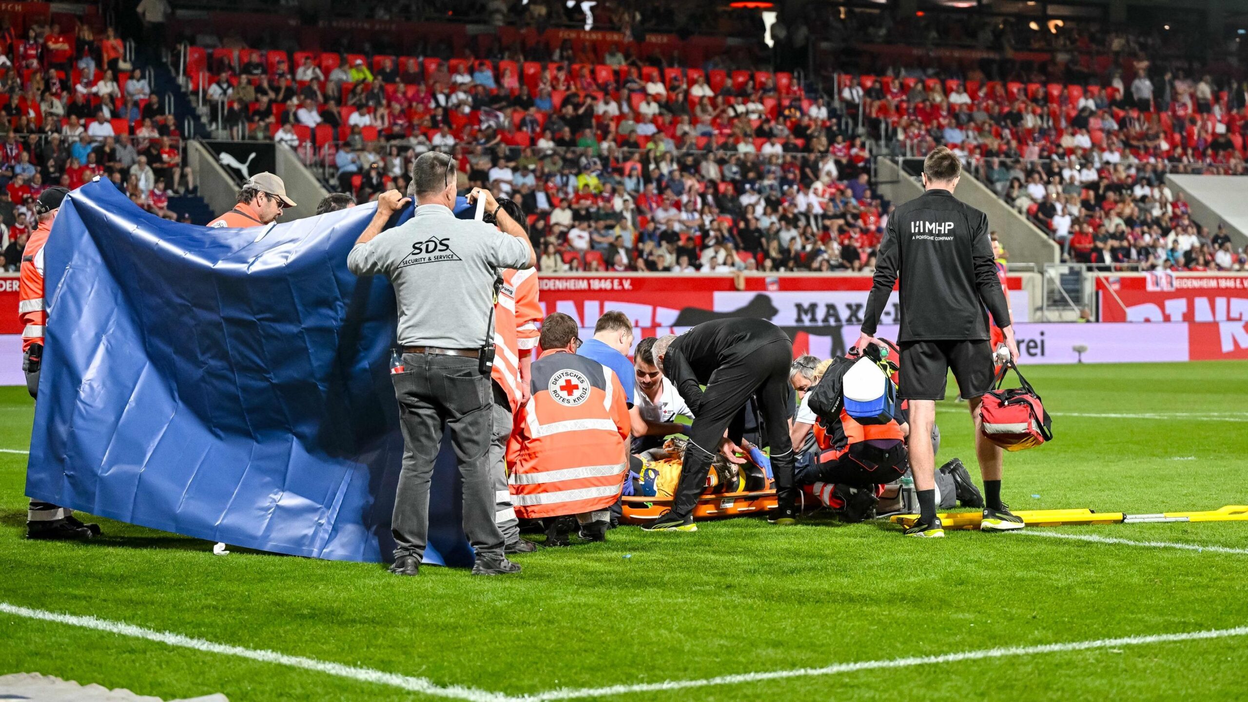 Kevin Müller, Heidenheim, Ibrahima Sissoko, Bochum, injury, football, soccer, Bundesliga, goalkeeper, collision, Voith-Arena, Frank Feller, medical emergency
