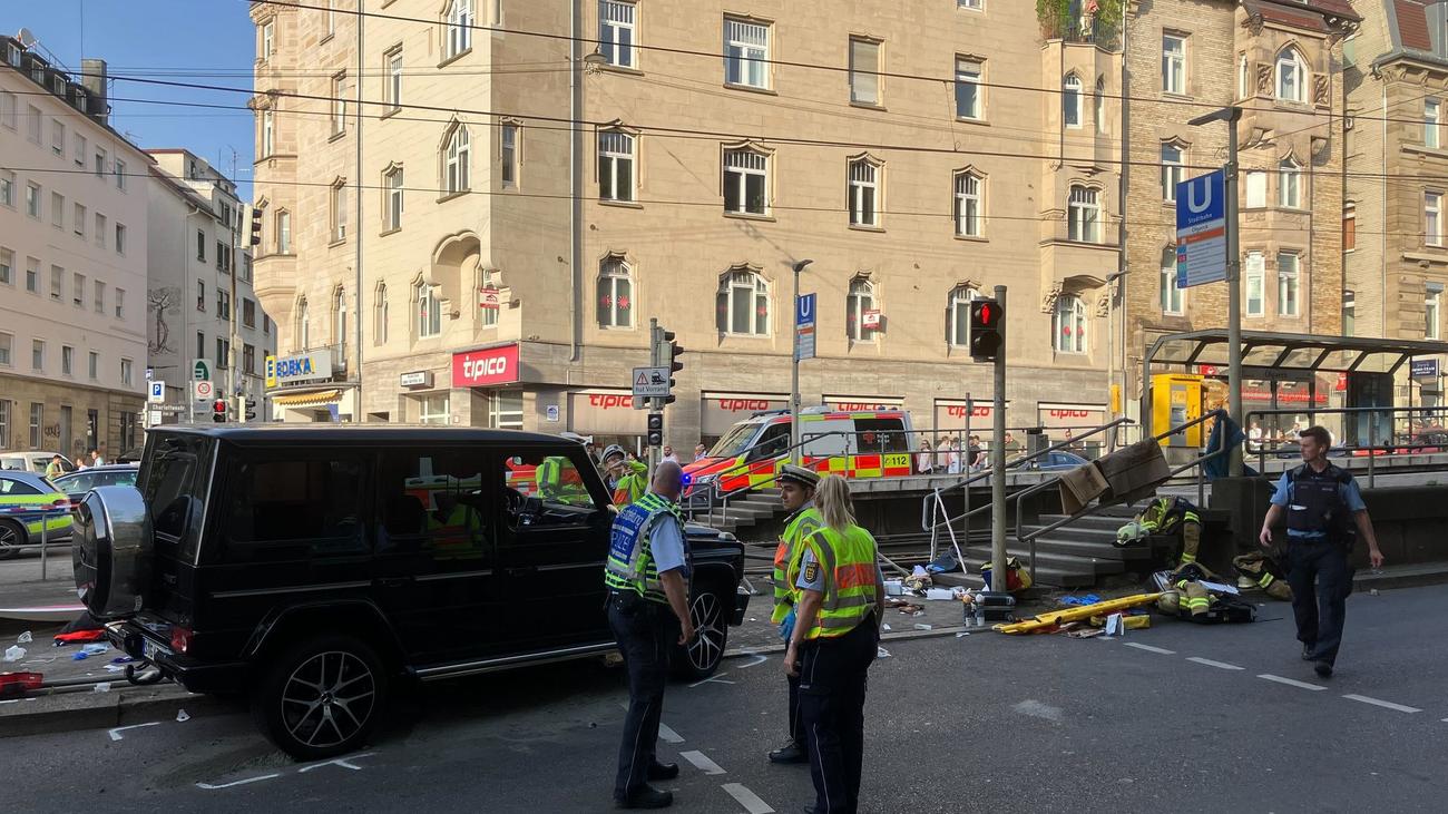 Stuttgart, car accident, pedestrian accident, city center, police investigation, accident, Germany, news, incident
