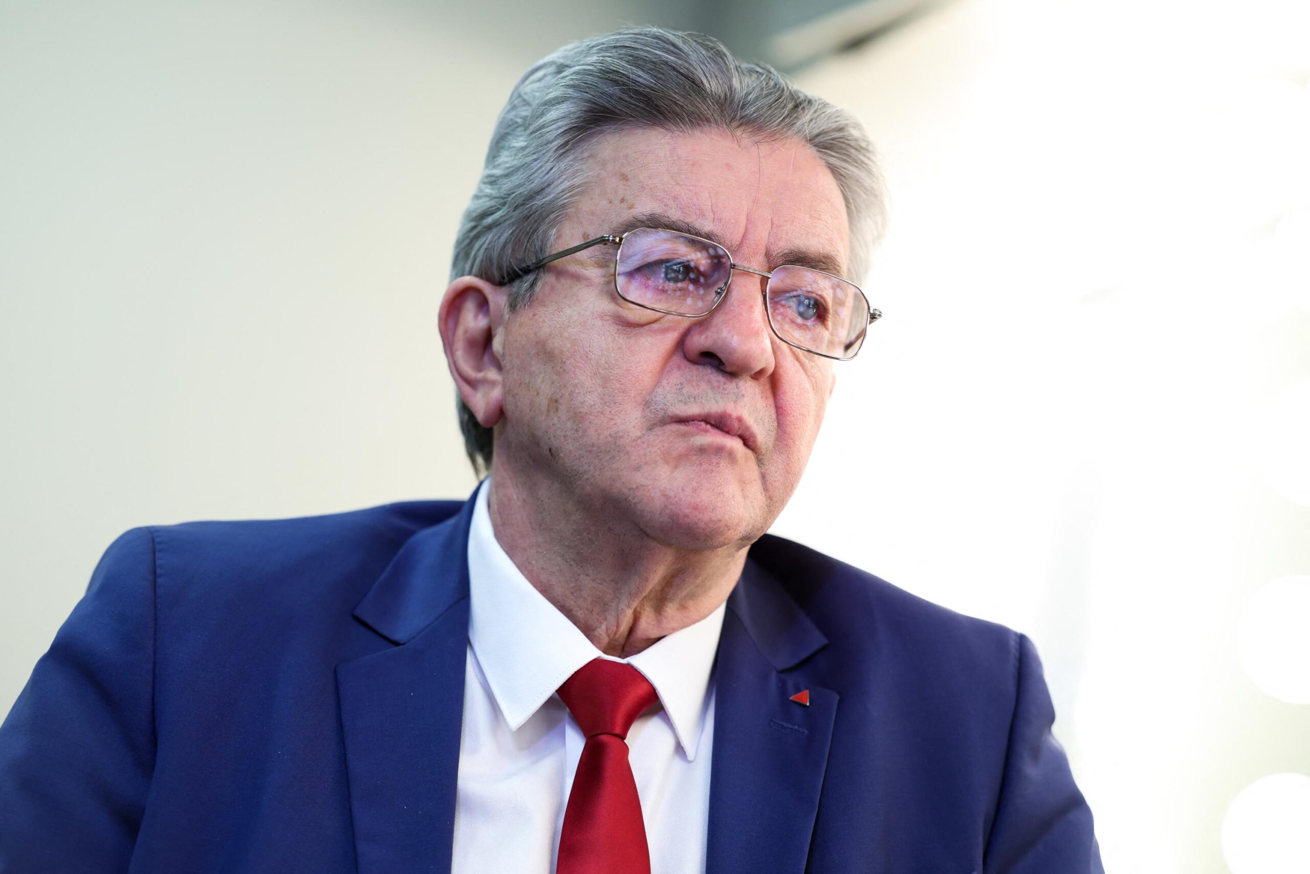 French politics, left-wing, election poll, Toluna Harris Interactive, Jean-Luc Mélenchon, left-wing unity, presidential election, National Rally, Macron, centrists, second round, political analysis, Regards magazine, 2025 election
