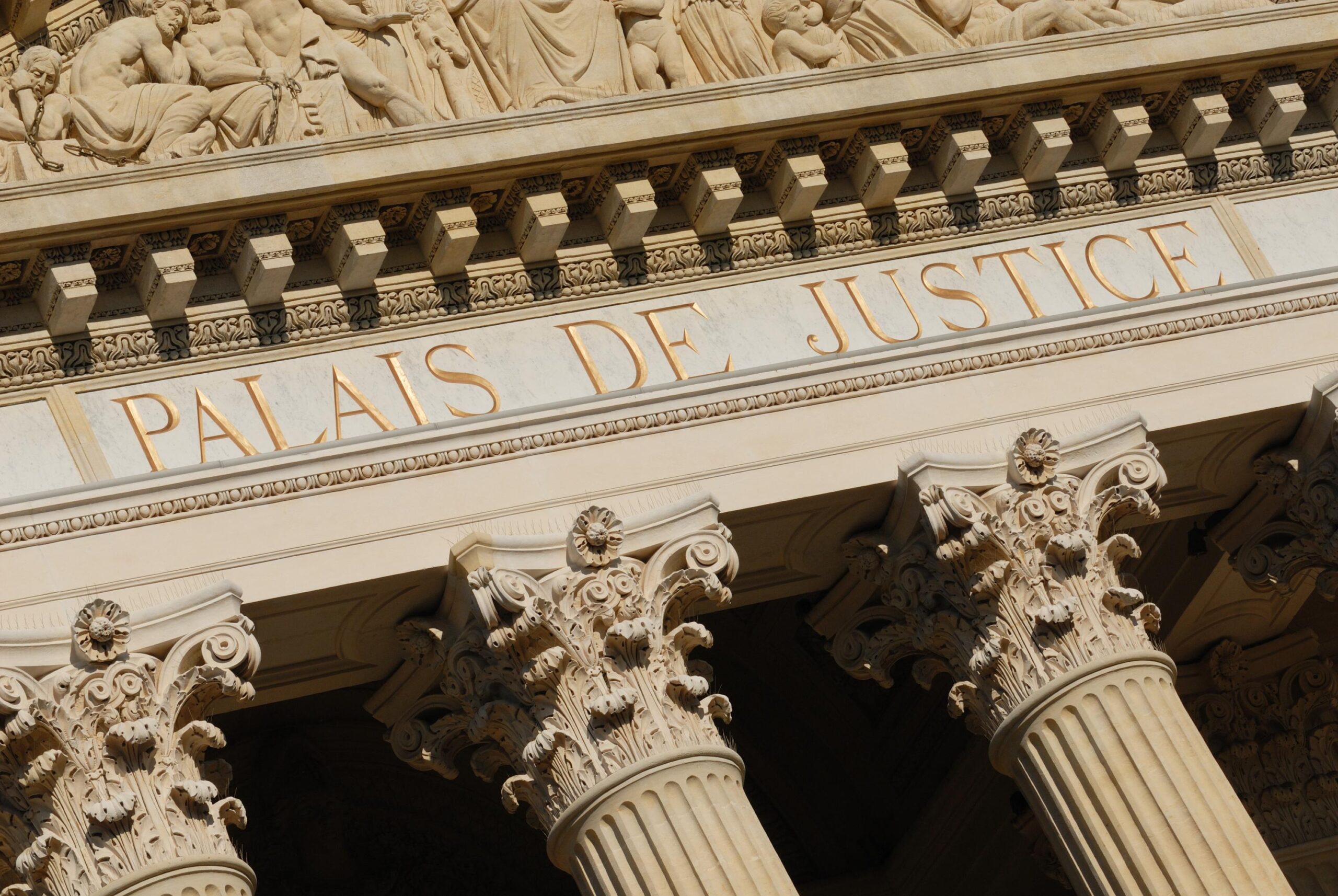 Abus de faiblesse, Béziers, Lignan-sur-Orb, Hérault, escroquerie, retraités, gendarme, conseillère municipale, voisine, vulnérabilité, extorsion, prison, condamnation, justice, tribunal correctionnel, sauvegarde de justice, personnes âgées, maltraitance financière, police municipale, enquête, dommages et intérêts
