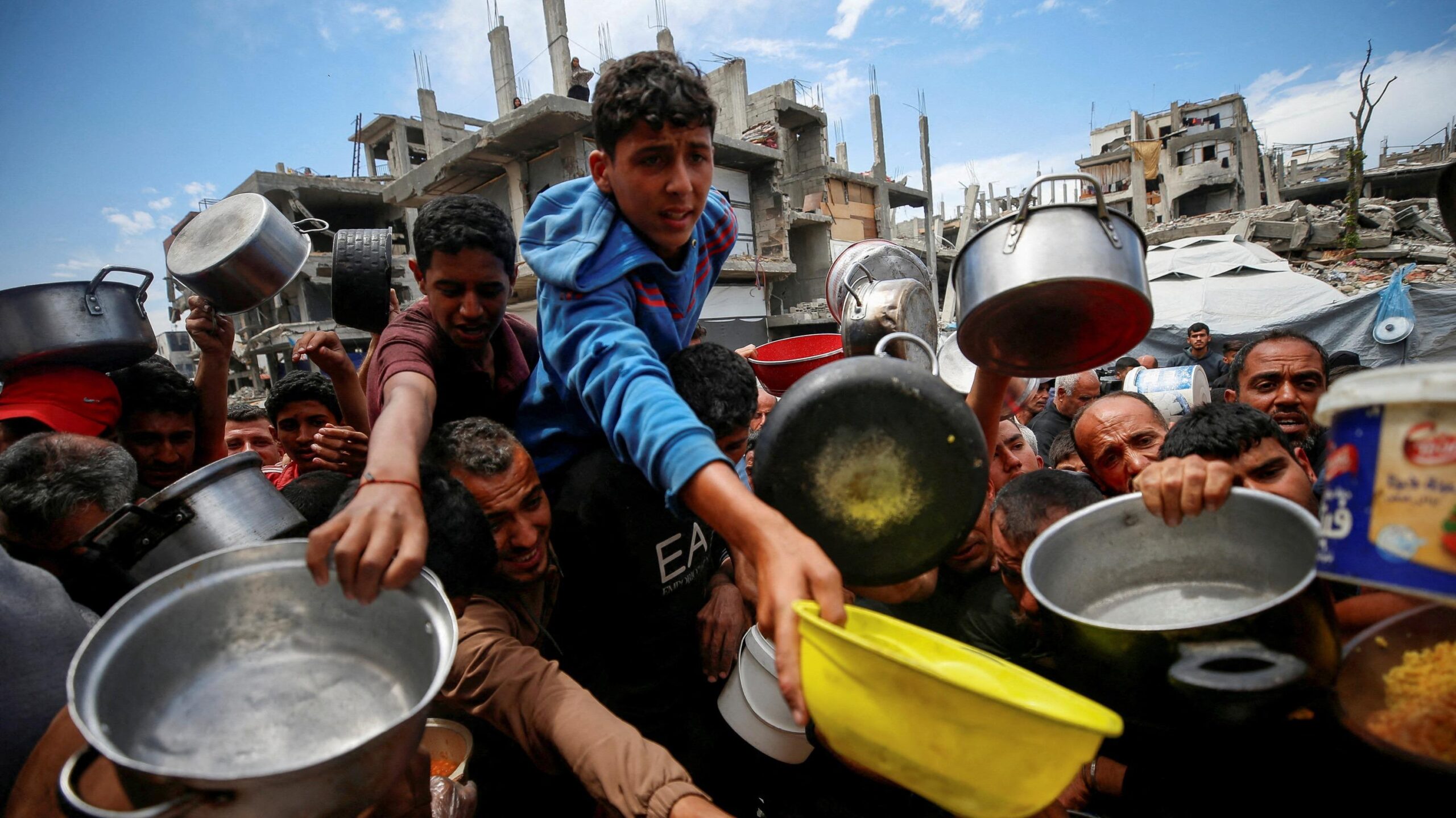 Gaza, UNRWA, pillaging, aid, humanitarian crisis, Palestine, Israel, conflict, hunger, desperation, Amjad al-Shawa, PNGO, Amande Bazerolle, MSF, ICRC, United Nations, refugees, aid blockade, food security, humanitarian aid
