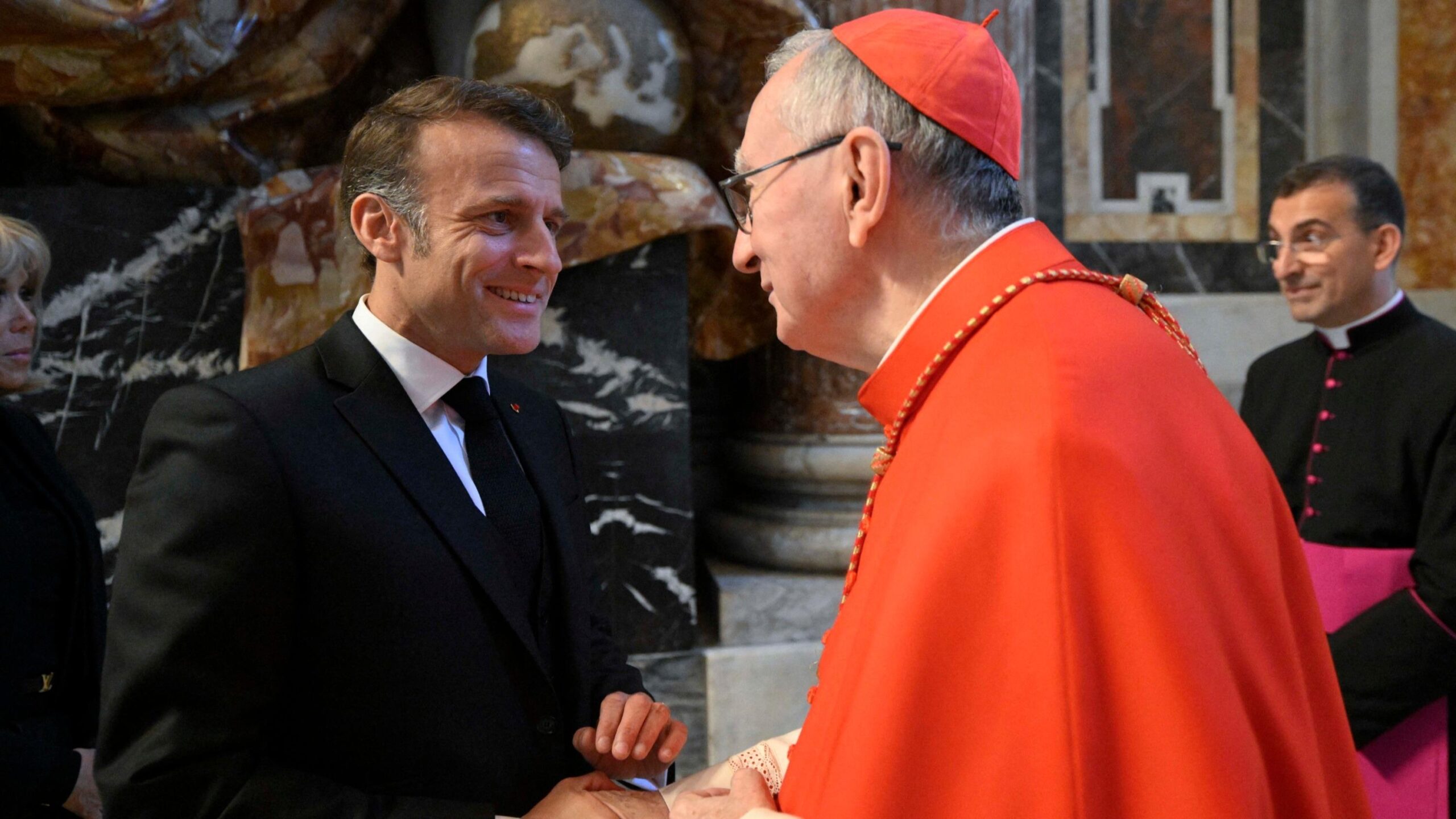 French President, Emmanuel Macron, Pope Election, Cardinal Sarah, Vatican, Villa Bonaparte, French Cardinals, Robert Sarah, Papal Conclave, Vatican Politics, France-Vatican Relations, Political Interference, Church, Religion, Rumors, Le Figaro, Cardinal Erdö, Stornsen, Social Media, Fact-Checking
