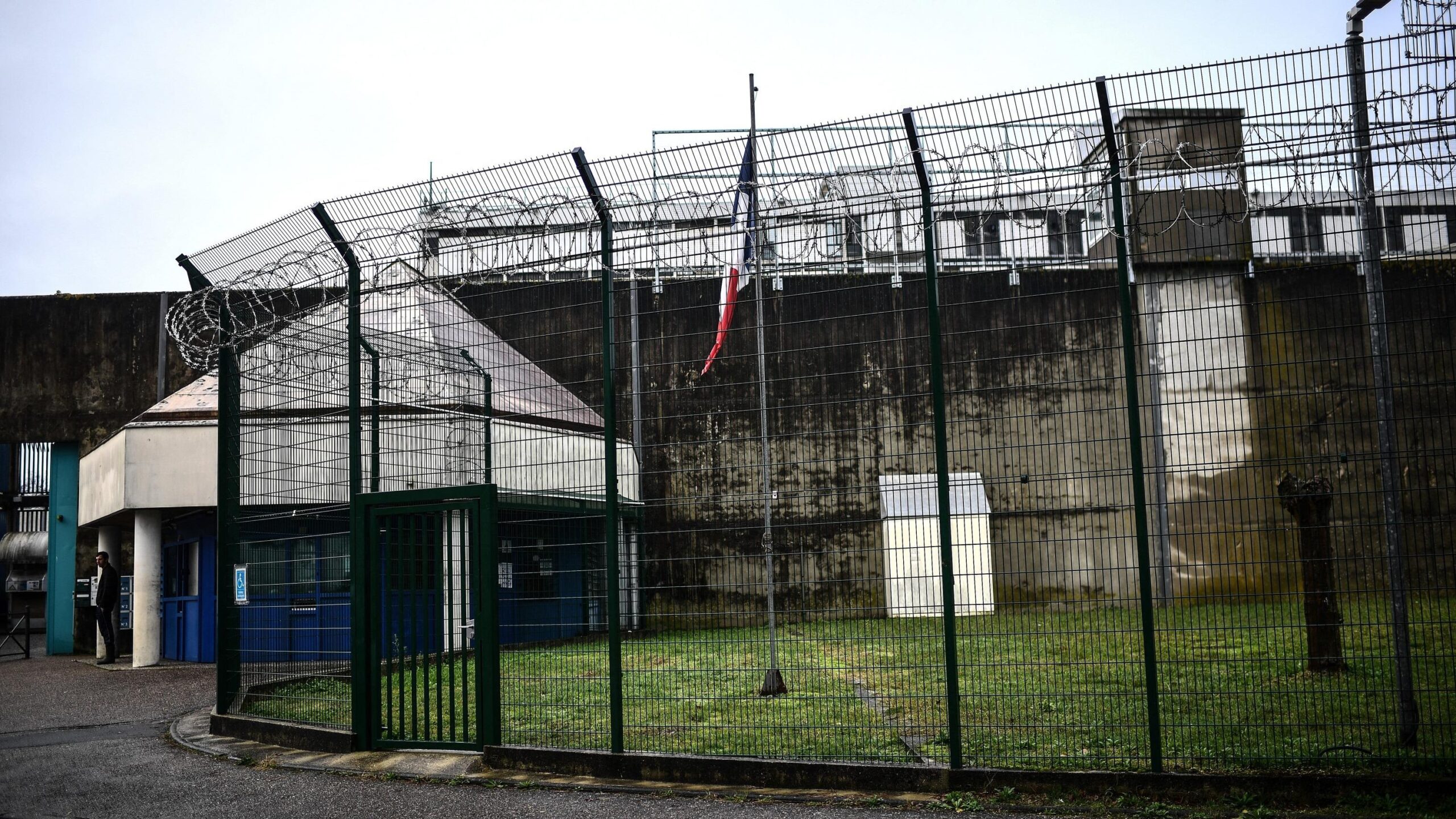 Prison escape, wrongful release, Bordeaux-Gradignan, prison error, manslaughter, theft with violence, judicial inquiry, DCOS, international security, search warrant, European arrest warrant
