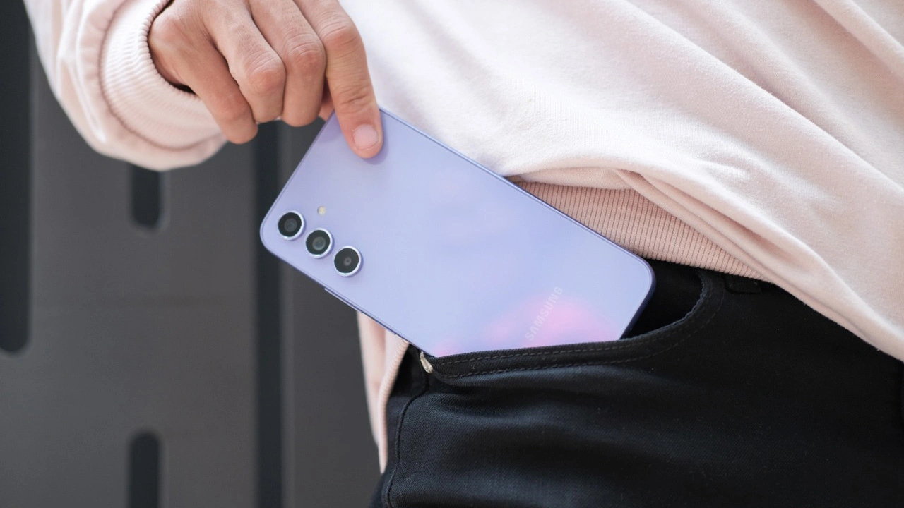 Samsung, One UI 7, One UI 8, Android 16, Galaxy S24, Galaxy S23, Galaxy S21, Update, Beta, Release Date, Android Update, Samsung Update Policy, Software Support, Android 16 Release, One UI 7 Release, Samsung Models, Android 16 Devices, One UI 8 Devices, Samsung Software Updates, Update Cycle, Software Lifecycle
