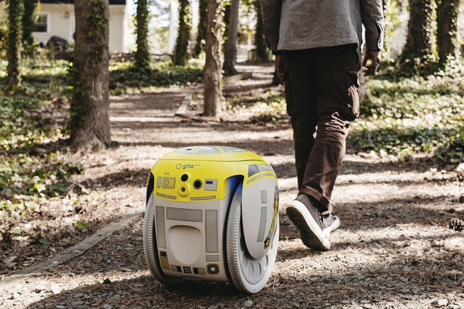 Star Wars Day, G1T4-M1N1 droid, Disney, Piaggio Fast Forward, gitamini cargo robot, R2-D2, Bluetooth speakers, robotics, limited edition, Star Wars merchandise, droid, cargo robot, price, Disney Store Times Square
