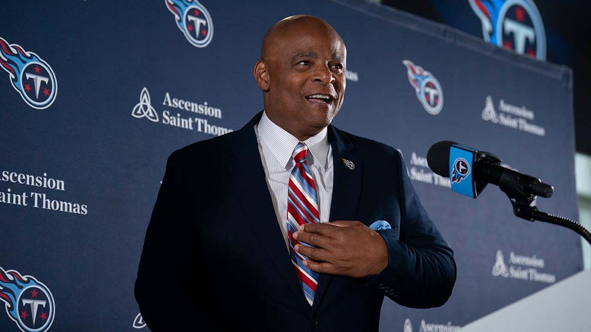 Shedeur Sanders, NFL Draft, Warren Moon, Cleveland Browns, Quarterback, Draft Analysis, College Football, Colorado, Deshaun Watson, Joe Flacco, Kenny Pickett, Dillon Gabriel, NFL, Football, Sports
