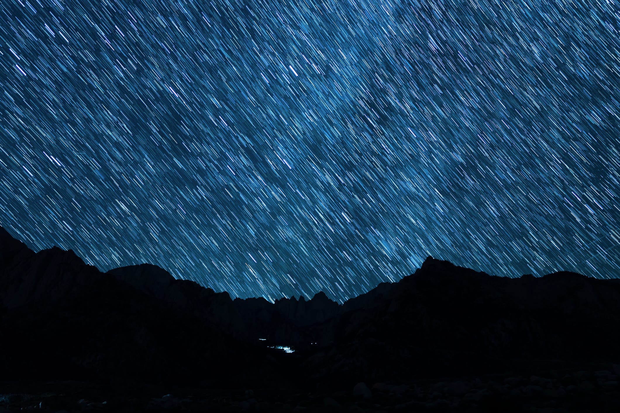 ETA Aquarids, meteor shower, Halley's Comet, stargazing, astronomy, May meteor shower, Southern Hemisphere, Northern Hemisphere, Earthgrazers, cosmic debris, shooting stars, meteor viewing, night sky, American Meteor Society, space events, 2025 meteor shower
