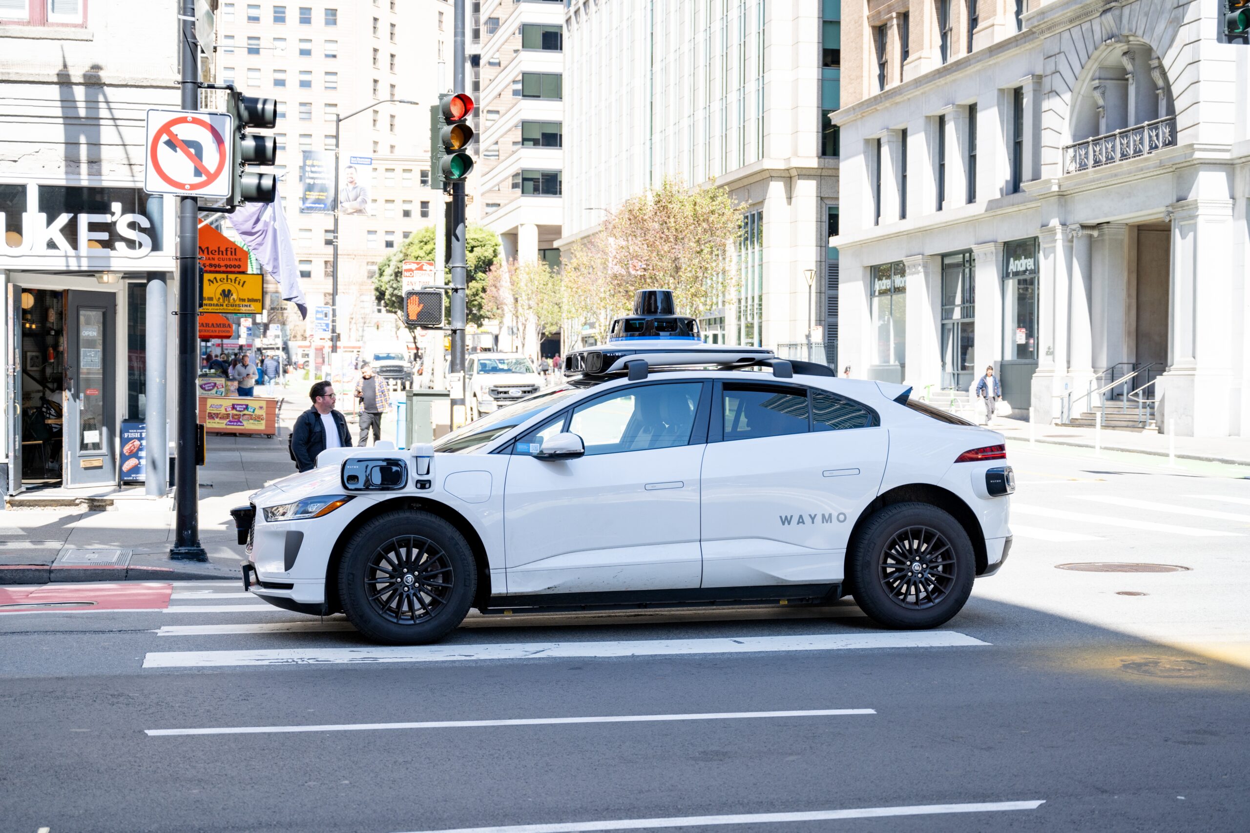 self-driving cars, autonomous vehicles, Waymo, traffic fatalities, road safety, AI drivers, driverless cars, vehicle safety, car accidents, injury prevention, transportation technology, technology, article, driving, auto, cars
