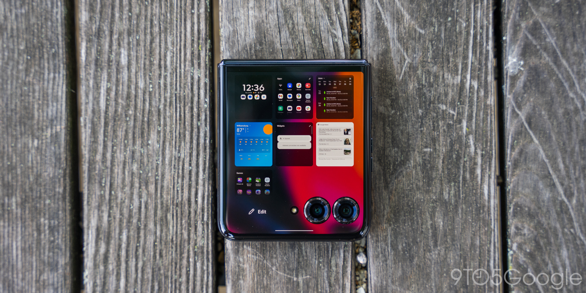 Motorola Razr+ (2024), Android 15 update, Motorola Android updates, Razr (2024), Razr (2023), Android 14, Android 15 release date, smartphone updates, mobile software, satellite messaging, Instant Hotspot, Motorola changelog, Quick Settings, Bluetooth menu, US carriers, international rollout

