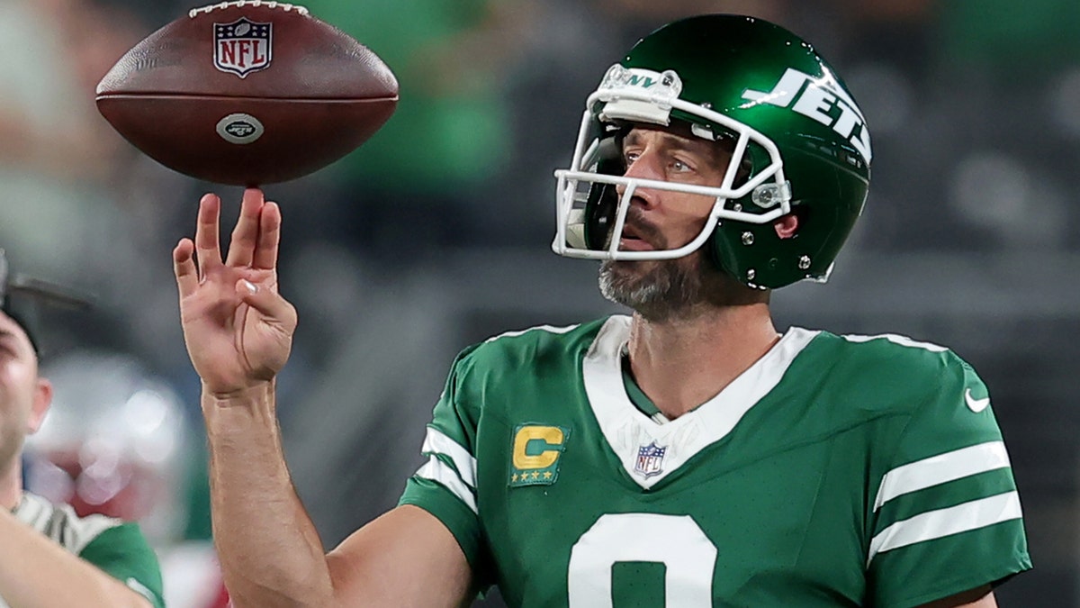 Aaron Rodgers, NFL, Kentucky Derby, Pittsburgh Steelers, Mike Tomlin, 2025 Season, Retirement, Free Agent, Trade, New York Jets, Green Bay Packers, Davante Adams, Randall Cobb, Jimmy Graham, A.J. Hawk, Corey Linsley, David Bakhtiari, Mike Tirico, J.J. McCarthy, Minnesota Vikings, Art Rooney II, Warren Moon, Shedeur Sanders, Ben Roethlisberger, NFL News, Football
