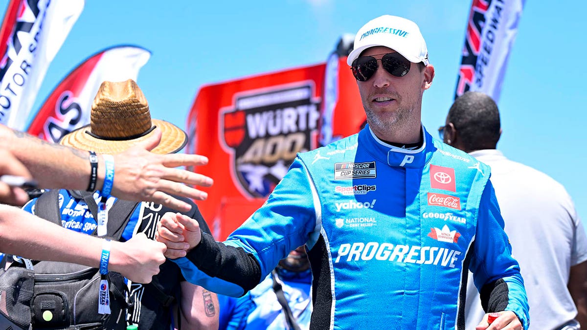 Denny Hamlin, NASCAR, Texas Motor Speedway, engine fire, Würth 400, points standings, William Byron, Kyle Larson, Chase Elliott, Christopher Bell, Kansas Speedway, Fox News Sports, NASCAR odds, Austin Cindric
