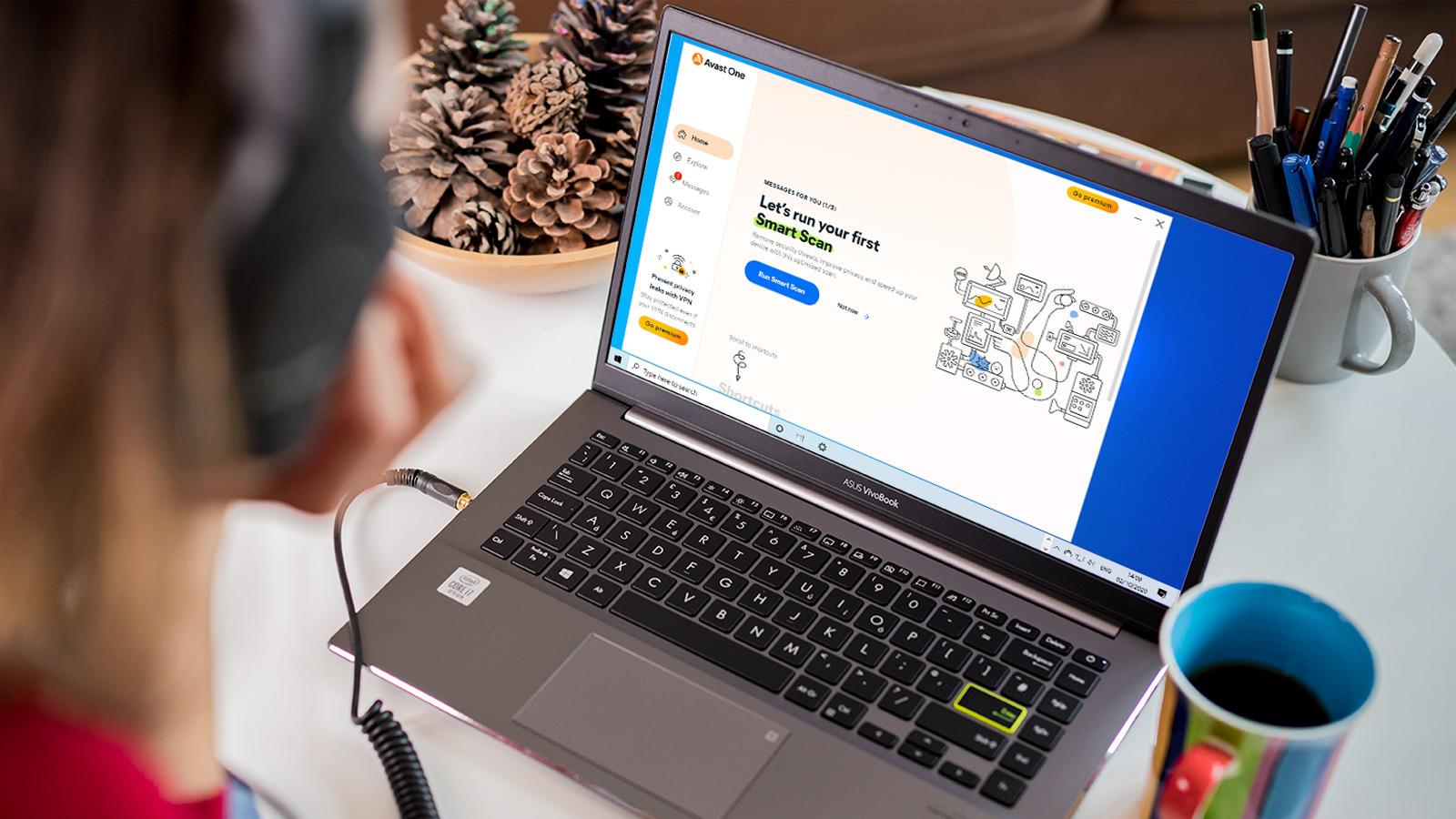 antivirus, Windows Defender, Microsoft Defender, antivirus software, malware, security, PC security, online safety, cybersecurity, Malwarebytes, Norton 360, VPN, password manager, two-factor authentication, data backups, virus protection, tech advice
