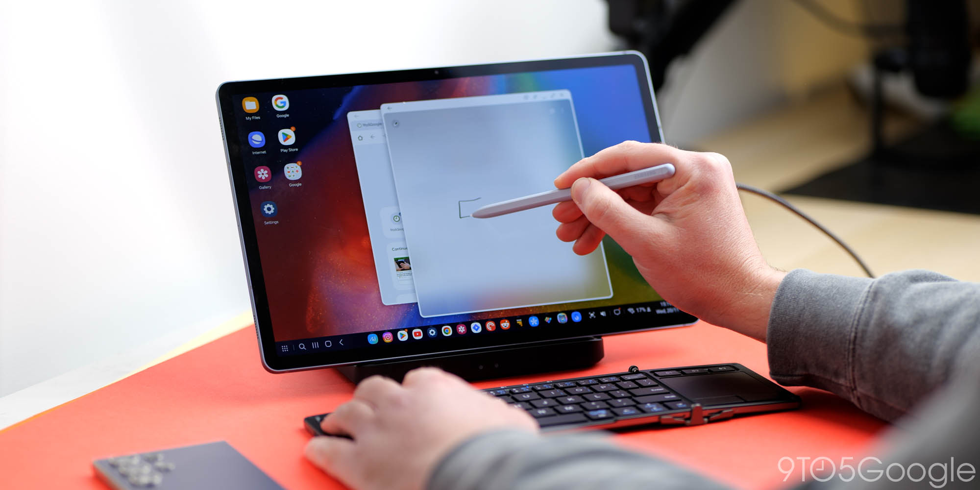 Android 16, Samsung DeX, One UI 8, Galaxy S25 Ultra, Desktop Mode, Android Desktop, Samsung Desktop, DeX Redesign, Window Management, Taskbar, Quick Settings, Galaxy Buds, Quick Share, Secure Folder, Private Space API
