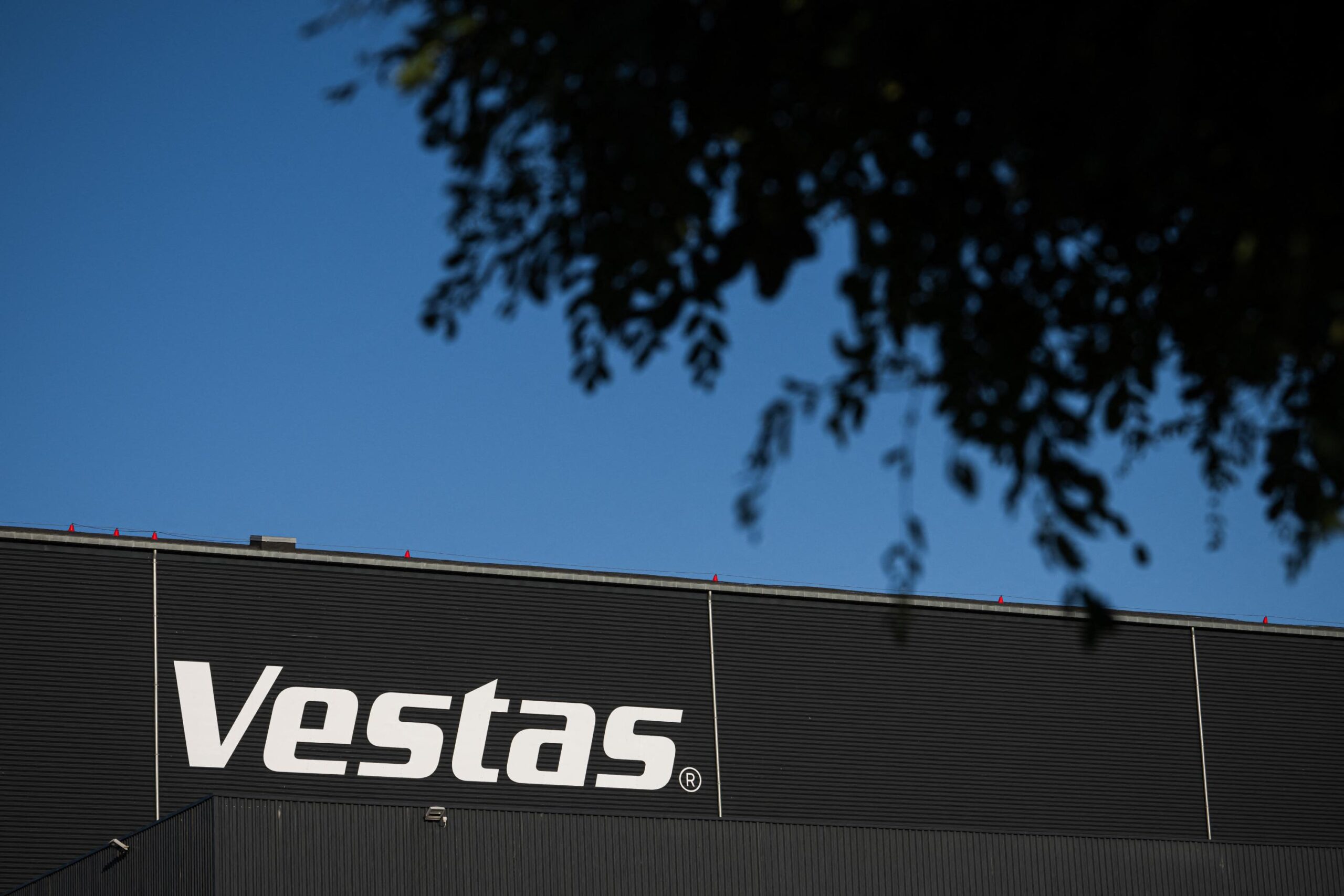 Vestas, wind turbines, renewable energy, financial results, tariff impact, revenue forecast, order intake, geopolitical uncertainty, EMEA, offshore, onshore, supply chain disruptions, China, subsidies
