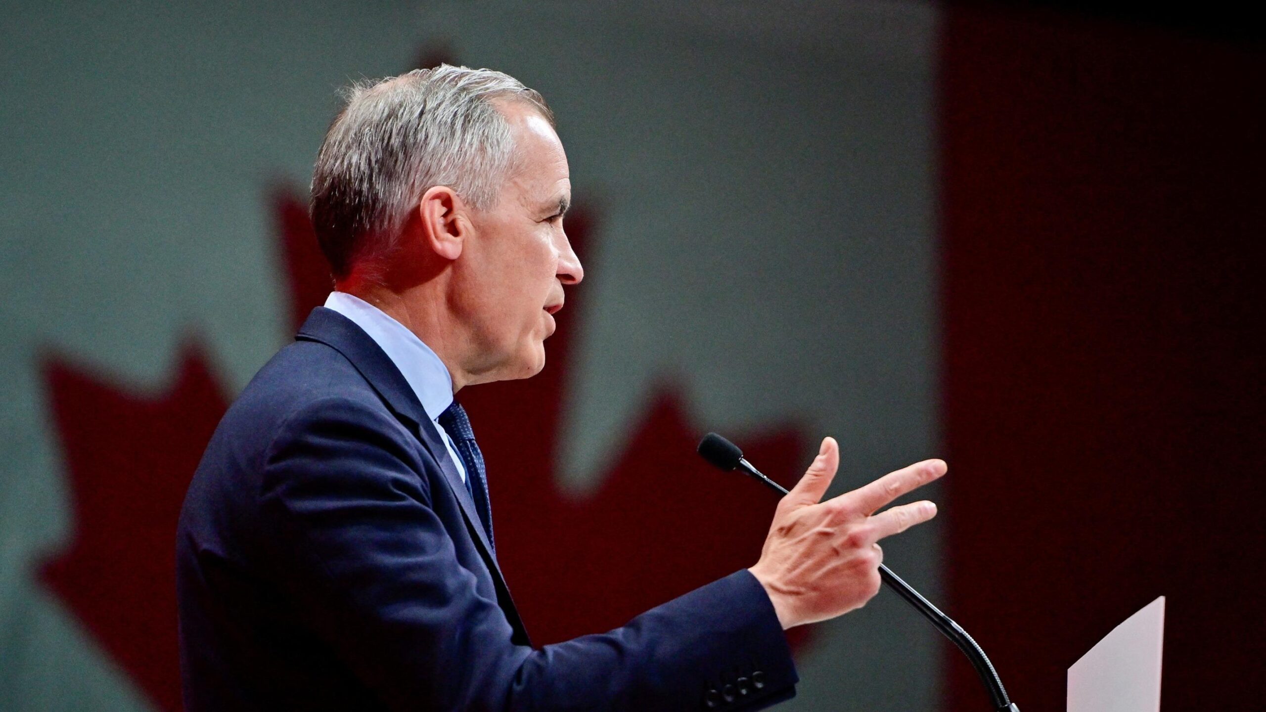 Donald Trump, Mark Carney, Canada, United States, trade, negotiations, tariffs, G7, Howard Lutnick, Justin Trudeau, free trade agreement, US-Canada relations, politics, international relations
