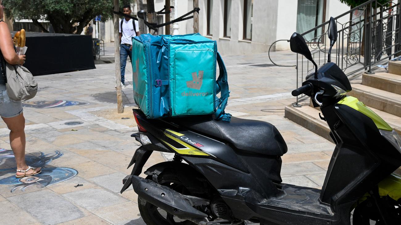 Wolt, Deliveroo, DoorDash, Just Eat Takeaway, Lieferando, Prosus, Delivery Hero, Flink, food delivery, acquisition, merger, stock price, technology investor, European champion
