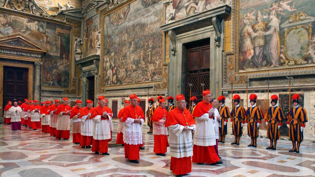 Konklave, Papstwahl, Vatikan, Sixtinische Kapelle, Kardinäle, Papst, Geschichte, Wahl, Heiliger Stuhl, Gregor X., Julius II., Martin V., Johannes XII., Coelestin III., Coelestin V., Franziskus, Papstwahl Dauer, Papstwahl Ort, Papstalter
