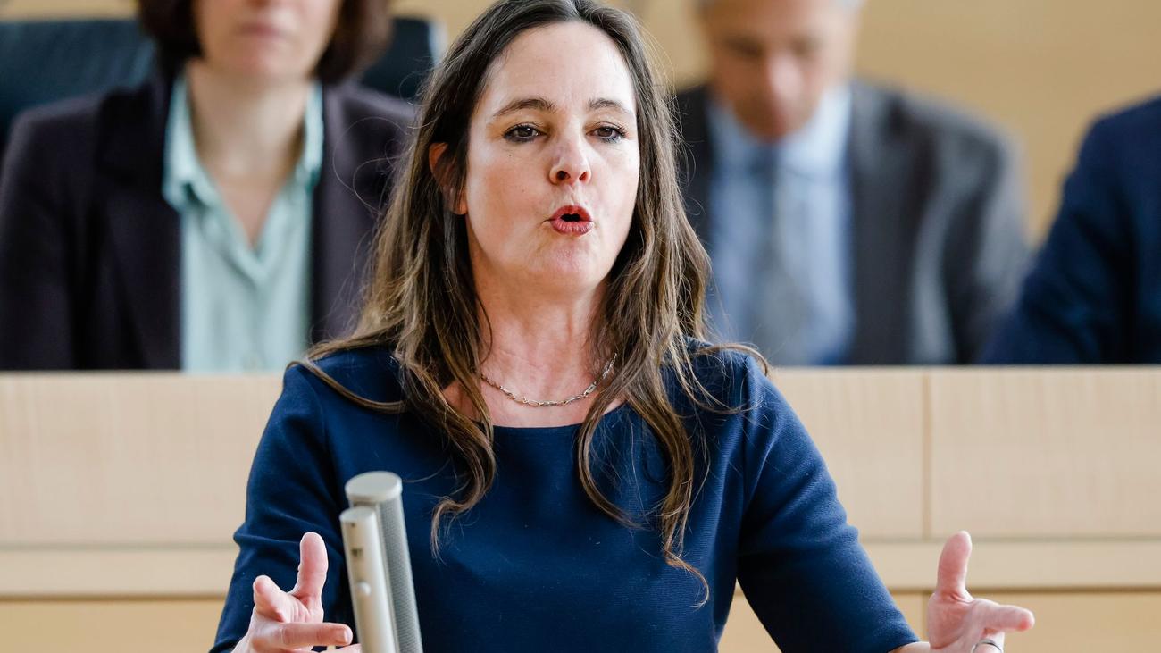 Schleswig-Holstein, Verfassungsgericht, Haushalt 2024, Notkredite, Nachtragshaushalt, SPD, FDP, CDU, Beate Raudies, Annabell Krämer, Silke Schneider, Tilgungsgesetz, Landesverfassungsgericht, Finanzpolitik, Haushaltskrise, Landesregierung, Parlament, Steuergeld
