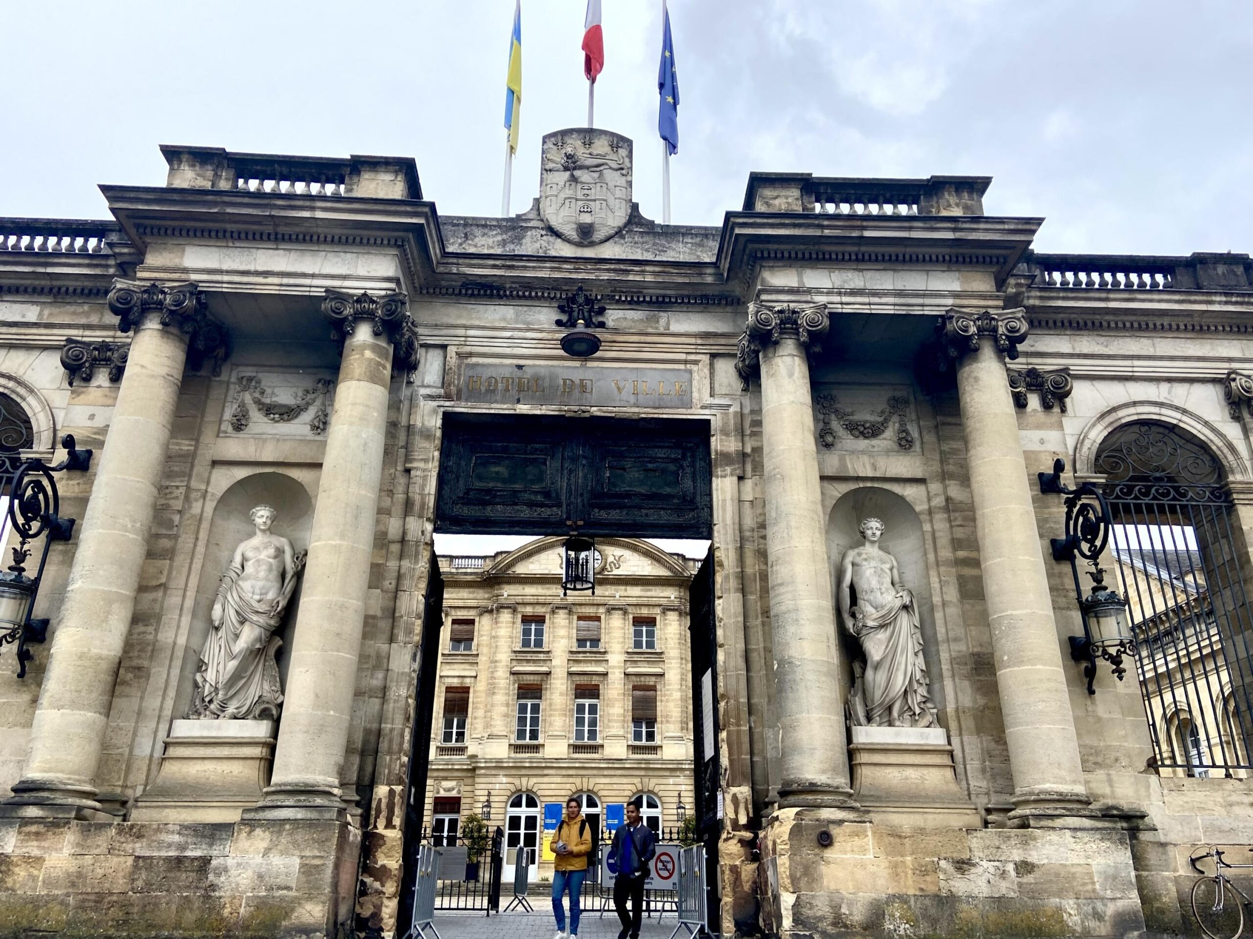 Bordeaux, municipal elections, 2026, Nicolas Florian, opposition, right-wing, center-right, candidates, Pierre-De-Gaétan de Njikam, Alexandra Siarri, Nathalie Delattre, Bordeaux Ensemble, Pierre Hurmic, Thomas Cazenave, Julie Rechagneux, Rassemblement National, RN, Ifop poll, unity, division, political strategy
