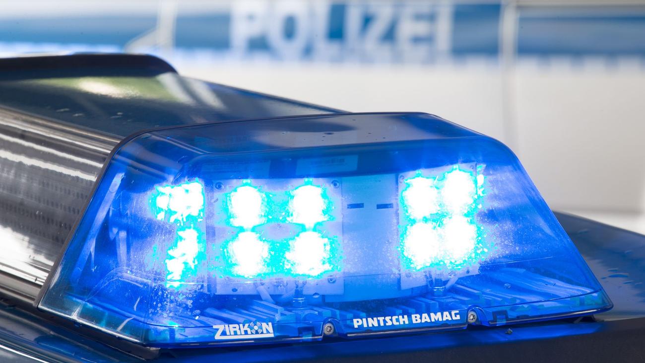 accident, Wesermarsch, Pedelec, cyclist, fatal, Brake, traffic accident, road accident, e-bike, death, injury, elderly, 72-year-old, transporter, trailer, rescue helicopter, road closure

