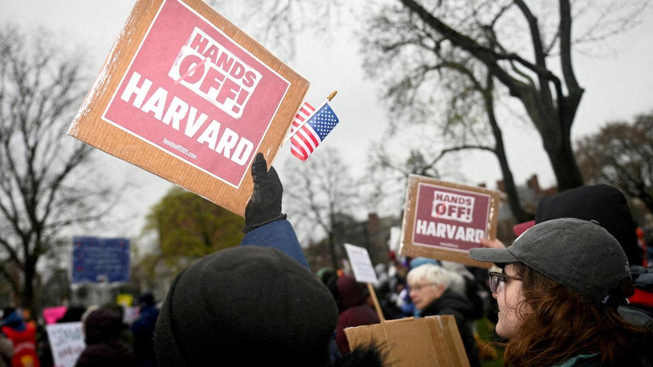 US Bildungsministerium, Harvard, finanzielle Zuschüsse, Antisemitismus, Rassismus, Meinungsvielfalt, Migranten, Selbstabschiebung, Heimatschutzministerium, US-Militär, Pete Hegseth, Donald Trump, KI, Papstbekleidung, Truth Social, US-Filmindustrie, Zölle, Filmproduktion
