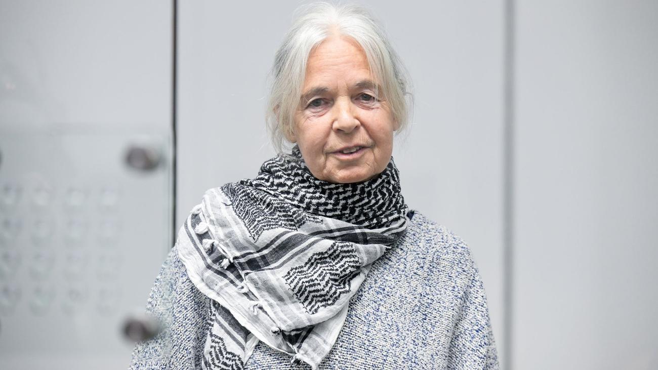 Daniela Klette, RAF, Rote Armee Fraktion, Terrorismus, Festnahme, Berlin-Kreuzberg, Prozess, Verden, Oberlandesgericht Celle, Ernst-Volker Staub, Burkhard Garweg, Raubüberfälle, LKA Niedersachsen, Zielfahndung, DNA-Spuren, Geldtransporter-Überfall, Stuhr, Waffenfund, Panzerfaust-Attrappe, Goldfund, Bargeld, Untergrund, Bundesanwaltschaft Karlsruhe

