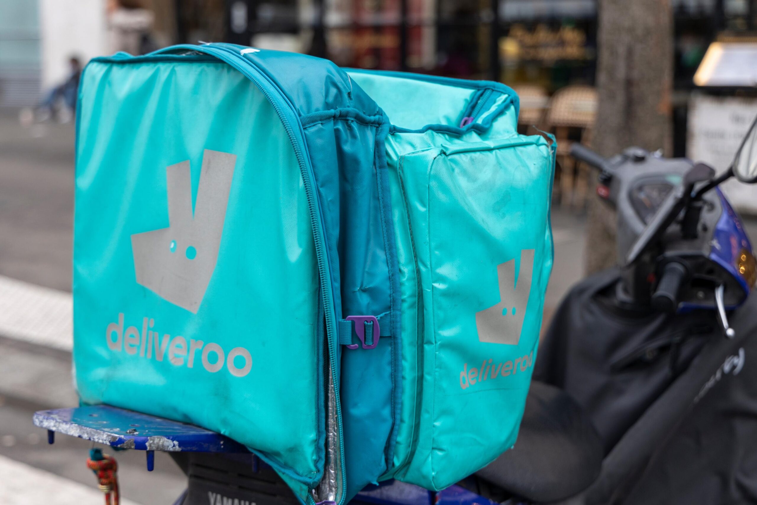 DoorDash, Deliveroo, acquisition, merger, delivery platform, food delivery, United Kingdom, United States, global expansion, market share, financial results, revenue, profit, deal, shareholders
