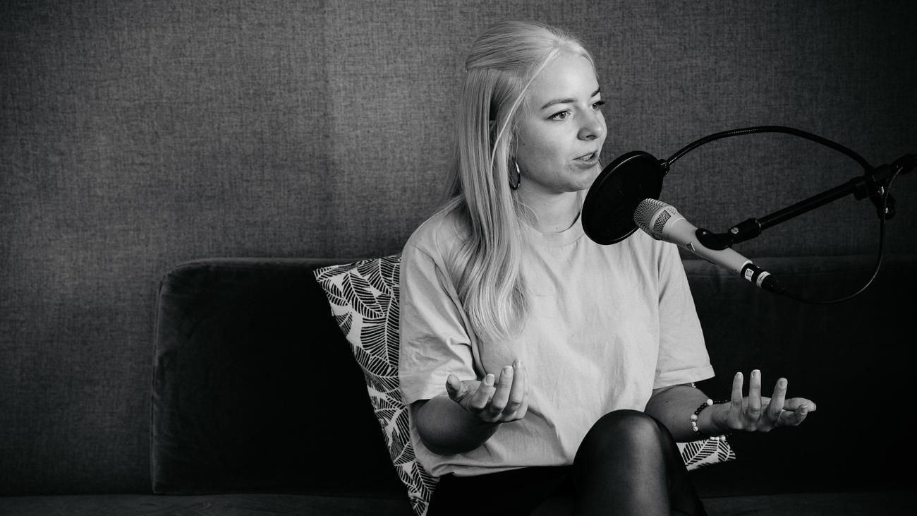 Grüne Jugend, Jette Neitzel, Geflüchtete, soziale Sicherheit, Ampelkoalition, internationale Verantwortung, Gaza, Afghanistan, Fluchtwege, Wohnungsmarkt, Yasmine M'Barek, Ehrlich jetzt, ZEIT ONLINE, Podcast, soziale Gerechtigkeit, Jugendpolitik, deutsche Politik
