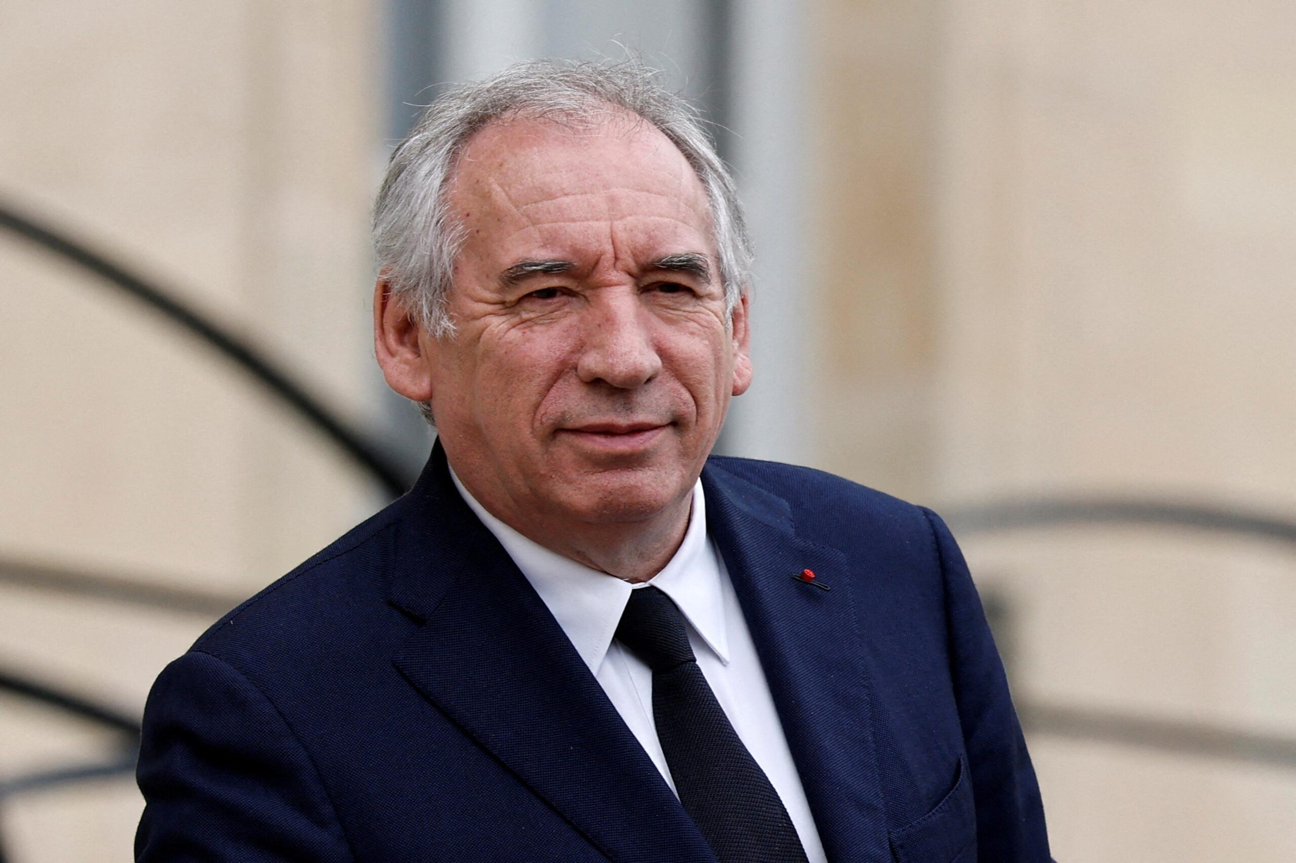 François Bayrou, déserts médicaux, accès aux soins, médecins, régulation installation, pacte lutte déserts médicaux, zones sous-dotées, mission solidarité, santé, France, consultations médicales
