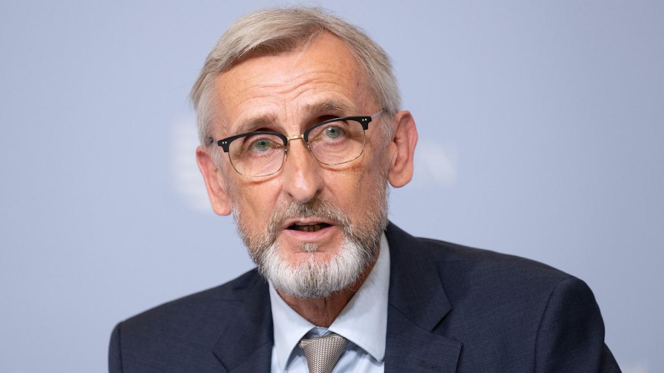 Armin Schuster, AfD, Saxony, Beamte, Extremismus, Verfassungsschutz, Rechtsextremismus, Parteiverbot, Radikalenerlass, Gesinnungsprüfung, Dienstvergehen, Sicherheit, Überprüfung, Klage
