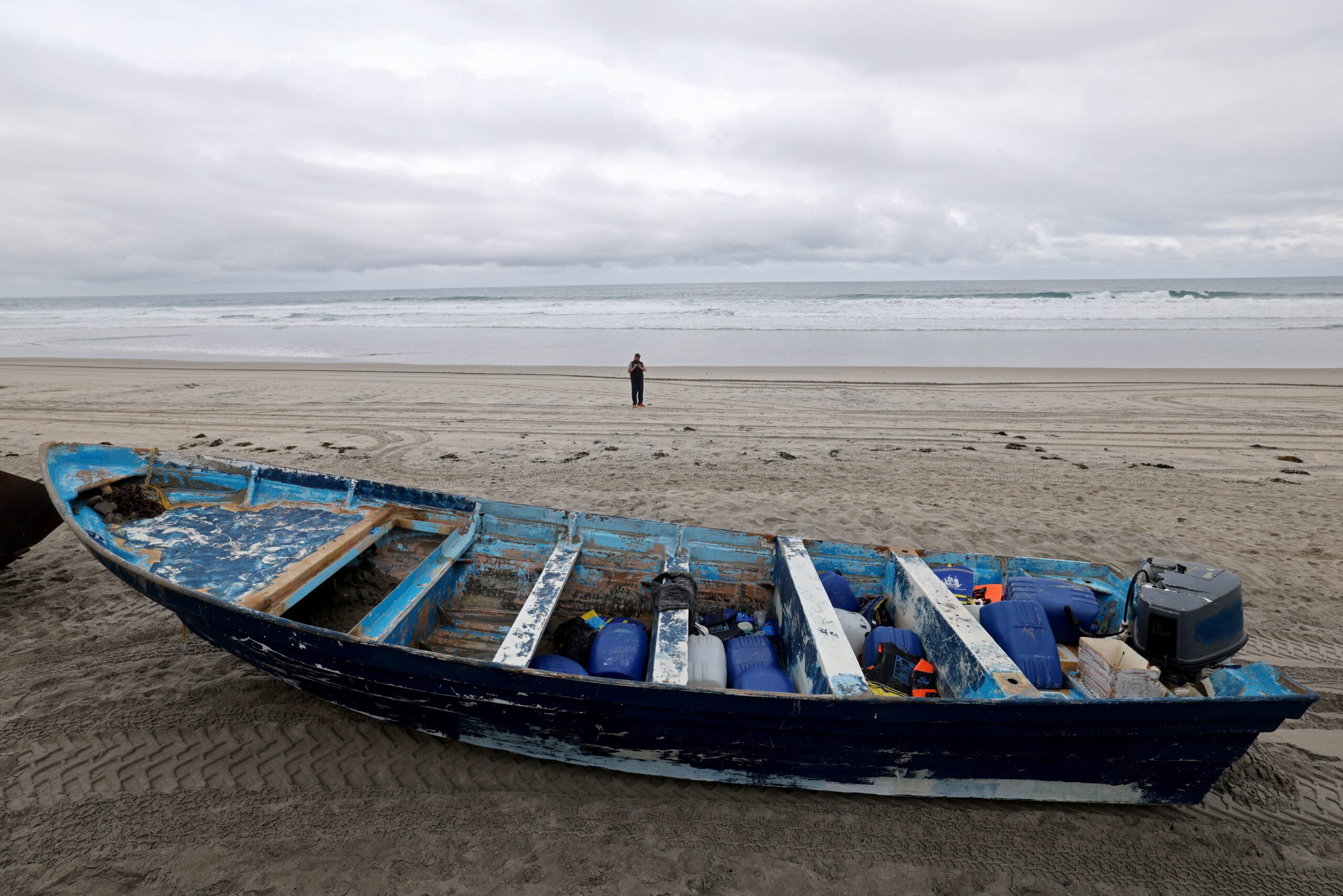panga boat, San Diego, overturned boat, Coast Guard, search suspended, missing people, smugglers, maritime accident, California, May 5, rescue, U.S. Coast Guard, maritime tragedy
