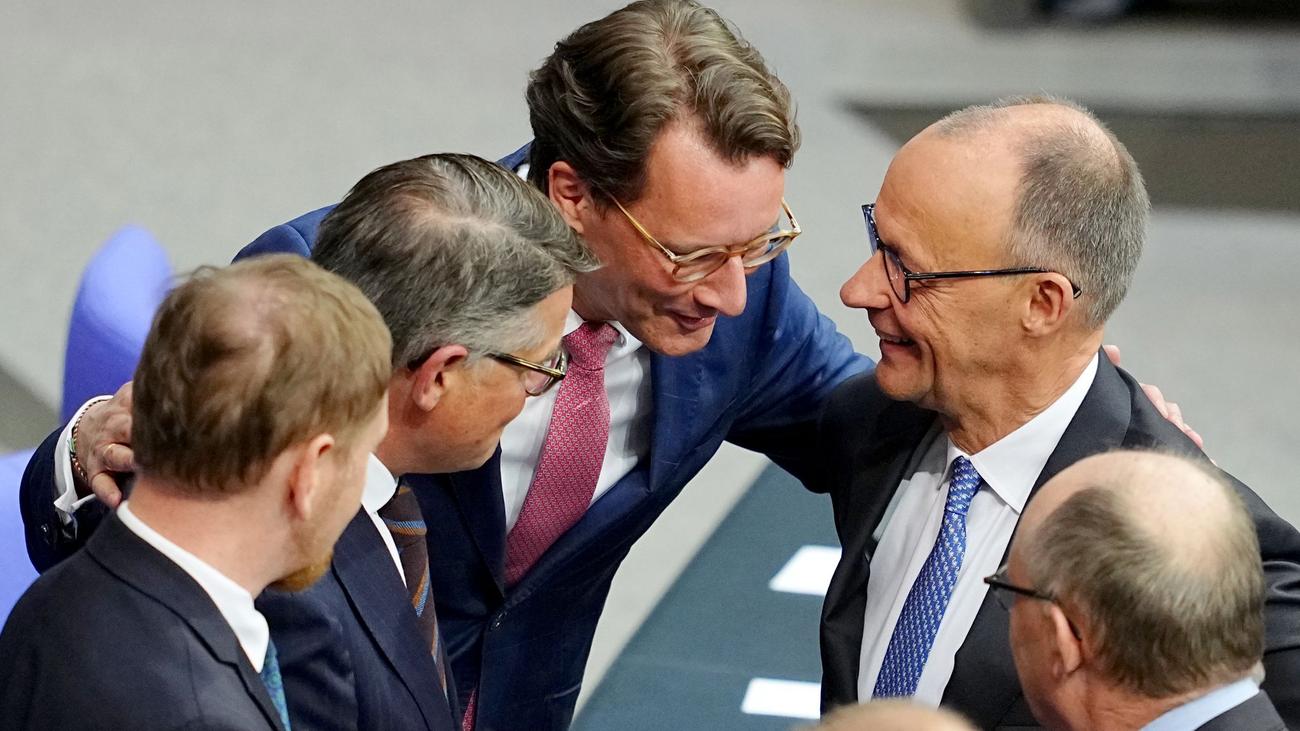 Friedrich Merz, Hendrik Wüst, CDU, German Chancellor, North Rhine-Westphalia, congratulations, political change, Germany
