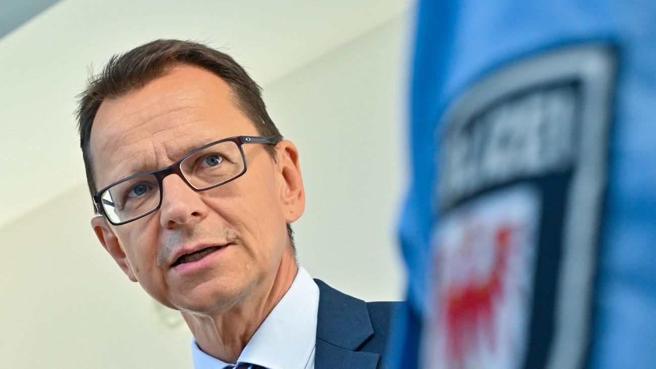 Brandenburg, Innenministerin, Katrin Lange, SPD, Verfassungsschutz, Jörg Müller, Entlassung, Vertrauen, Potsdam, Politik, Sicherheit
