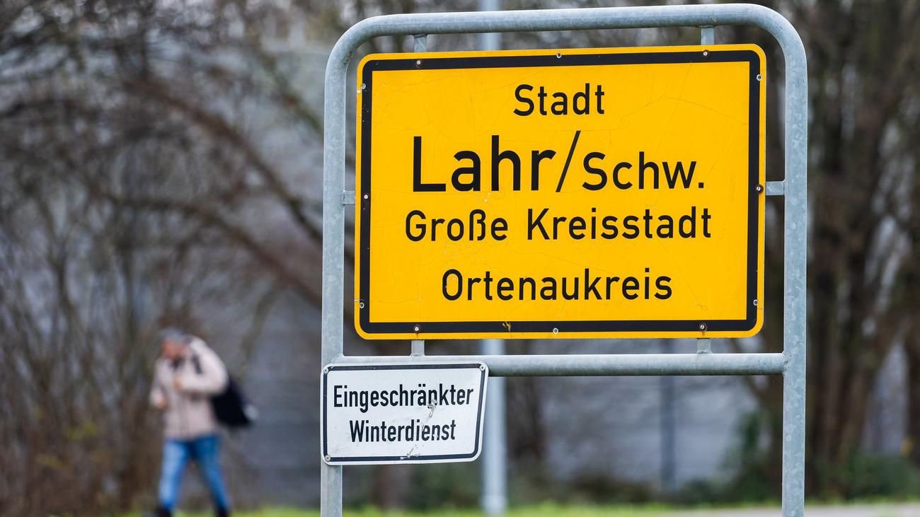PFAS, Grundwasser, Lahr, Kürzell, Ortenaukreis, Flugplatz Lahr, Ewigkeitschemikalien, Trinkwasser, Kontamination, Bodenbelastung, Umweltverschmutzung, Per- und polyfluorierte Alkylsubstanzen, Feuerlöschschäume, Umwelt, Gesundheitsschädlich, Wasserversorgung, Ried, Unditz, Wasserproben, private Brunnen, Gartenbewässerung, Kleingärten, Bodenproben

