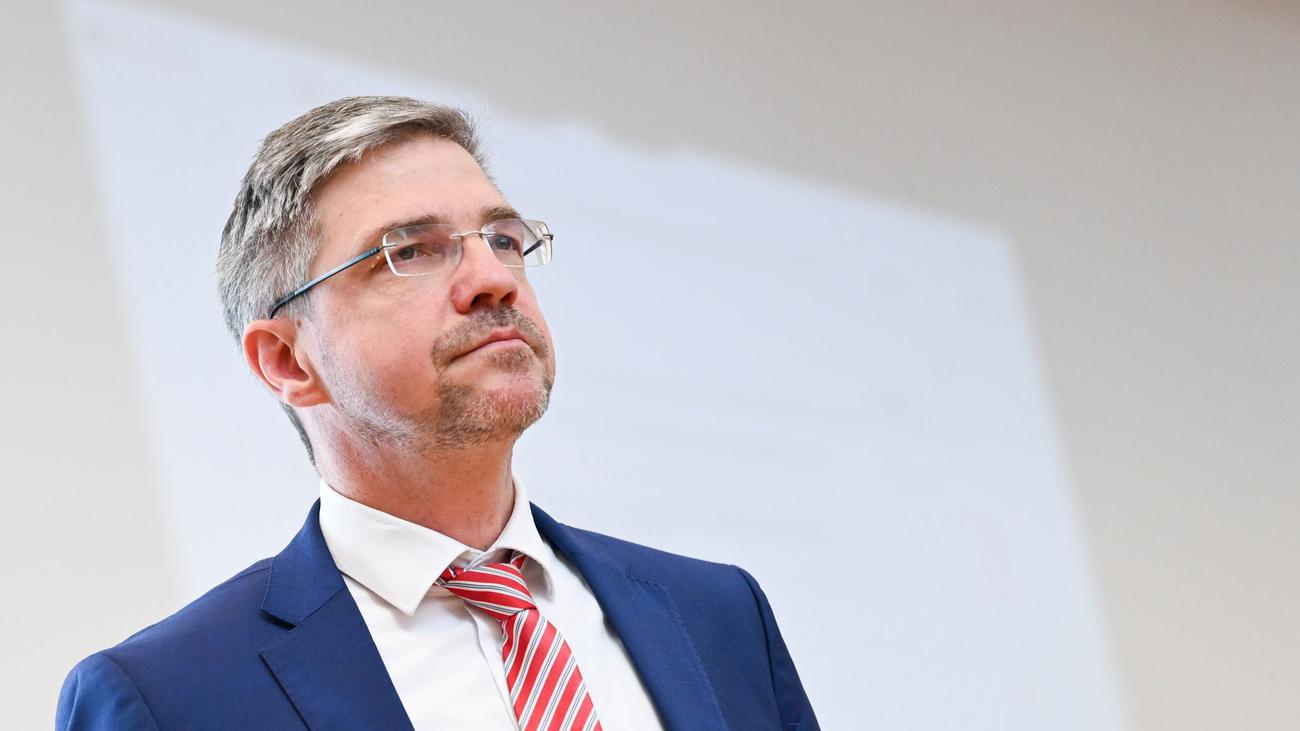Potsdam, Oberbürgermeister, Mike Schubert, Abwahl, Bürgerentscheid, Missmanagement, SPD, Stadtfraktionen, Wahl, Kommunalpolitik, Rathauschef
