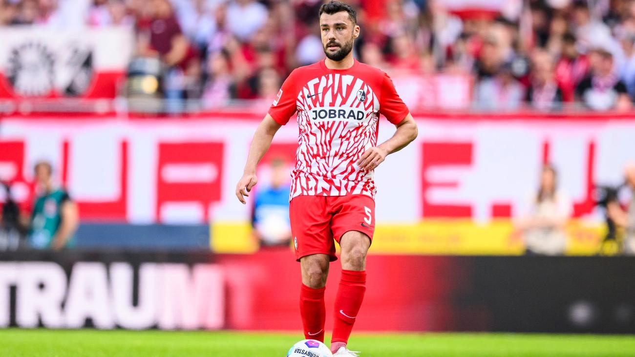 Manuel Gulde, SC Freiburg, football career, retirement, Bundesliga, defender, interview, contract, DFB-Pokal, Rückenprobleme, Julian Schuster, Karlsruher SC, SC Paderborn, TSG Hoffenheim, football, sport
