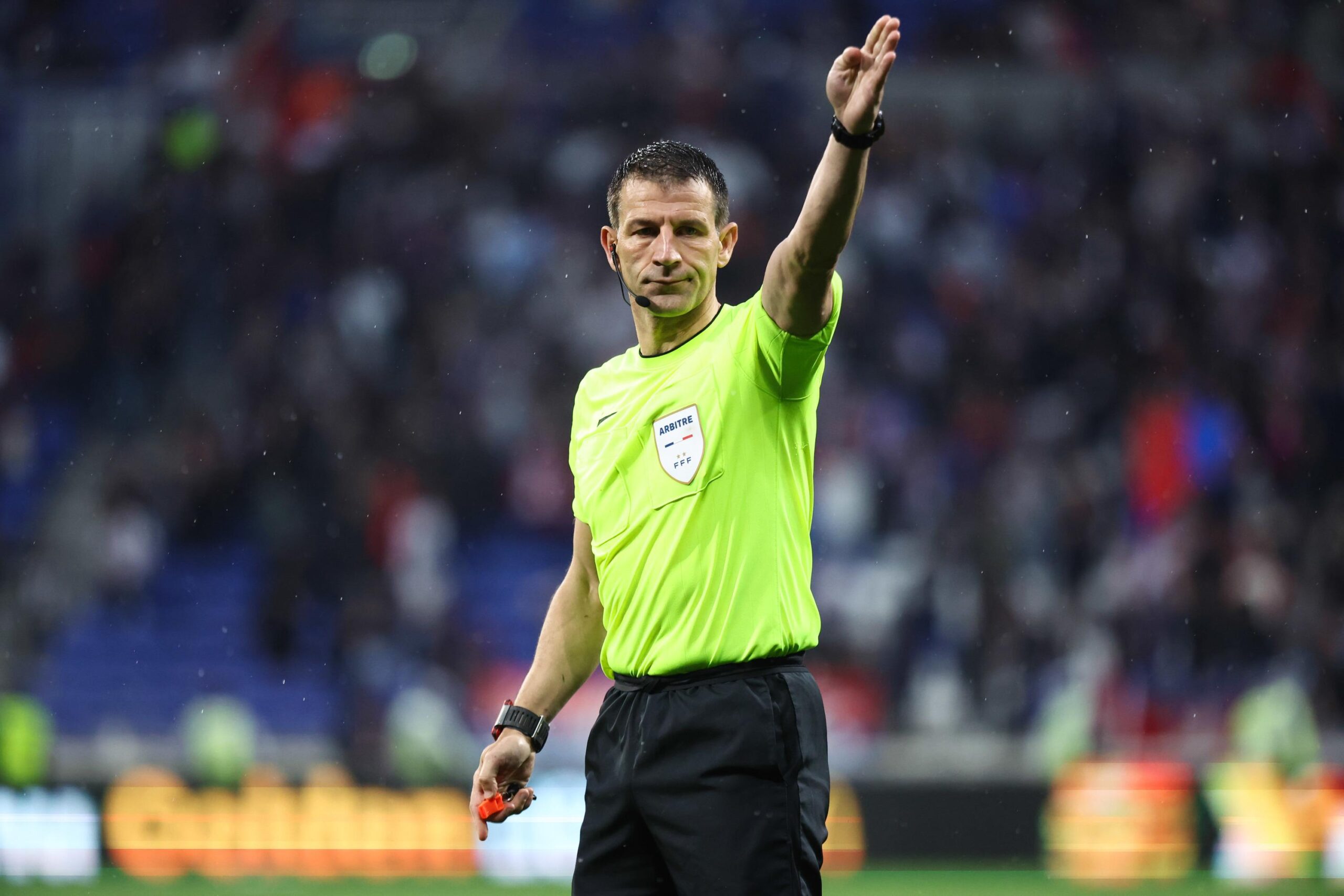 Ligue 1, handball, penalty, Jumah Bah, Lens, Lyon, Olympique Lyonnais, Alejandro Gomes Rodriguez, VAR, refereeing, arbitration, DA, direction de l'arbitrage, football, soccer, controversy, season 2023-2024, Mathew Ryan, Paulo Fonseca, Sierra Leone
