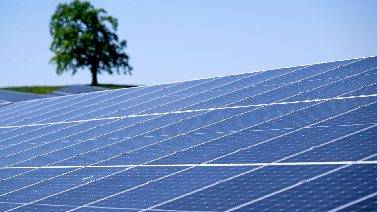 Solar park, Ohrdruf, Thuringia, solar power, photovoltaic, renewable energy, solar energy, energy production, Ohra Energie, Thüringer Energie AG, solar installation, Freiflächenanlagen, solar boom, energy supply, Germany
