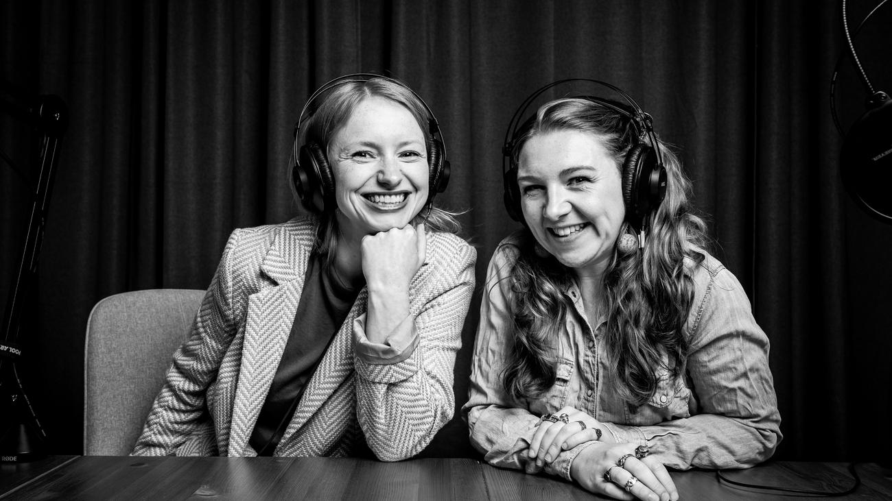 volunteering, charity work, social impact, making a difference, finding time, work-life balance, community involvement, online resources, Aktion Mensch, Deutsches Ehrenamt, podcast, personal fulfillment, time management, social responsibility, ethical living
