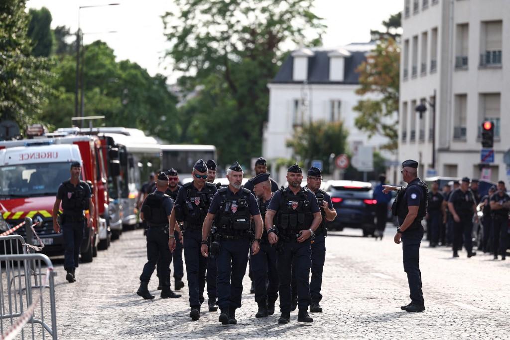 PSG, Arsenal, Champions League, semi-final, Paris, Parc des Princes, security, police, supporters, Champs-Élysées, crowd control, ticket holders, no gatherings, May 7, 2024, sports, football
