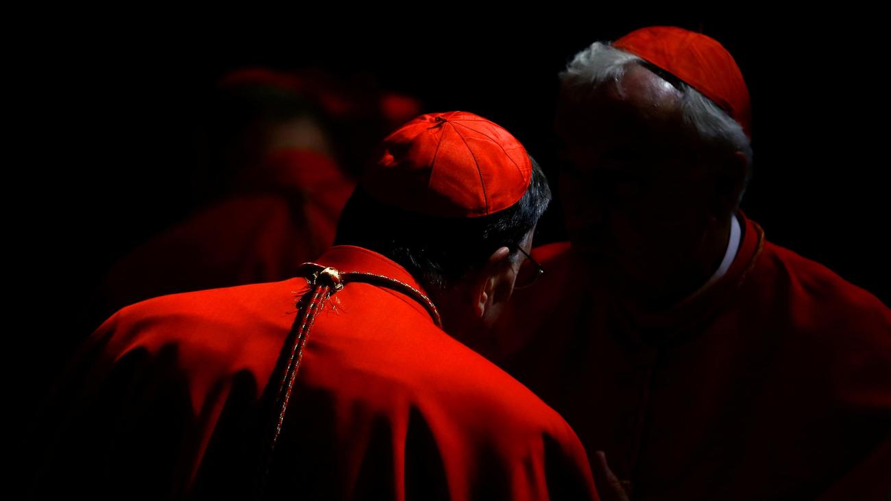 Konklave, Papstwahl, Sixtinische Kapelle, Kardinäle, Vatikan, Heiliger Geist, Zeremonie, Papst, Bischof von Rom, Vicarius Christi, Geheimnis, Sala Regia, Schweizergarde, Litanei, Kirchengeschichte, Vatikanische Geschichte, Popkultur, Päpstlicher Thron, katholische Kirche, Päpstliche Zeremonie
